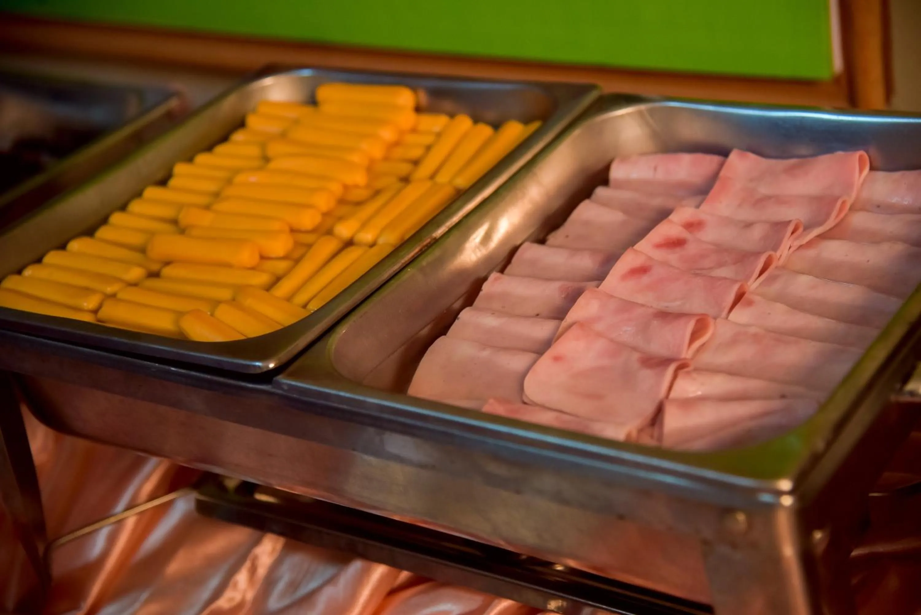 Restaurant/places to eat in Season Palace Huahin Hotel