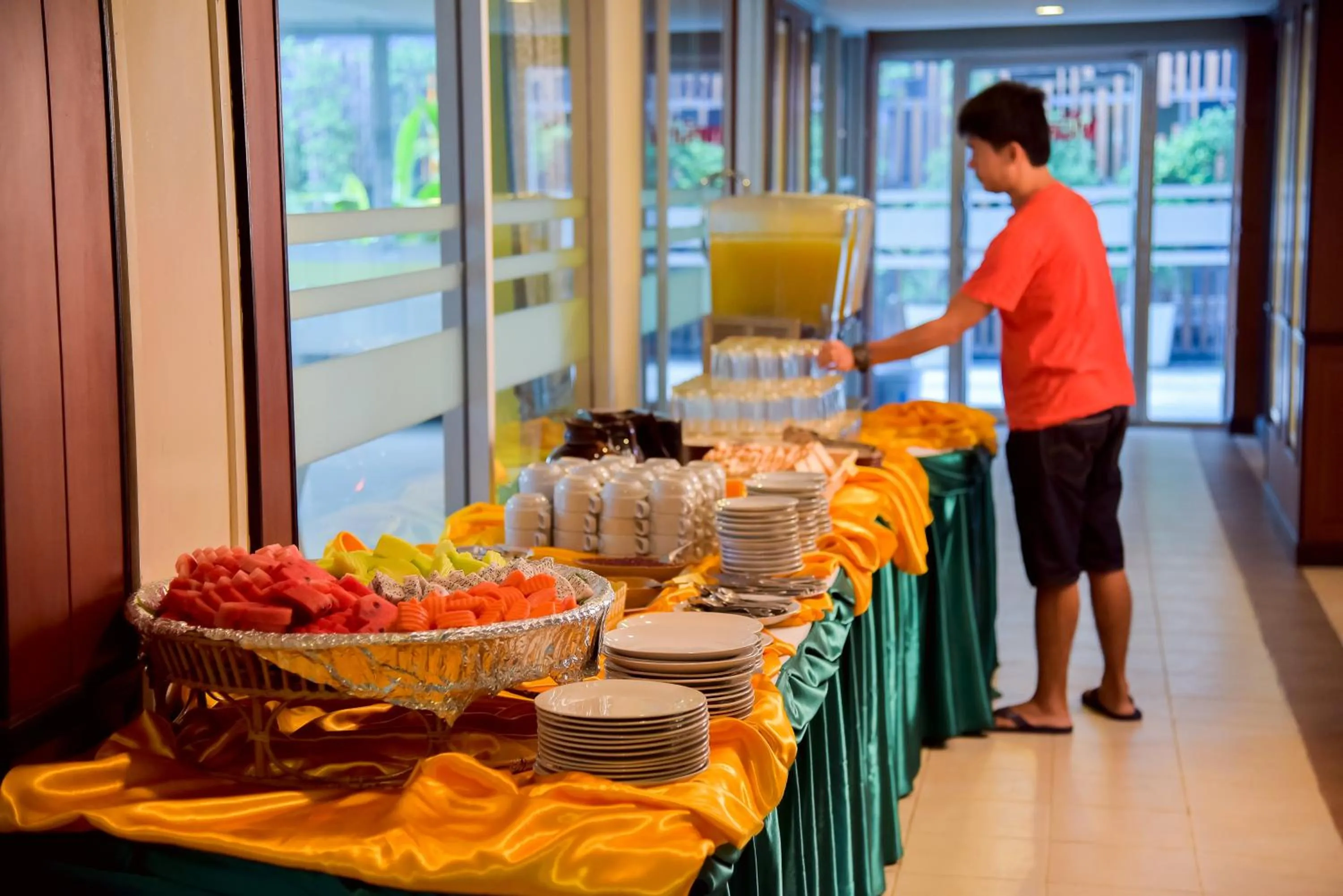 Restaurant/places to eat in Season Palace Huahin Hotel