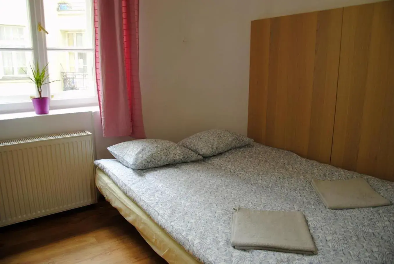 Small Double Room with Private Bathroom in Central Station Hostel Small Double Room with Private Bathroom in Central Station Hostel