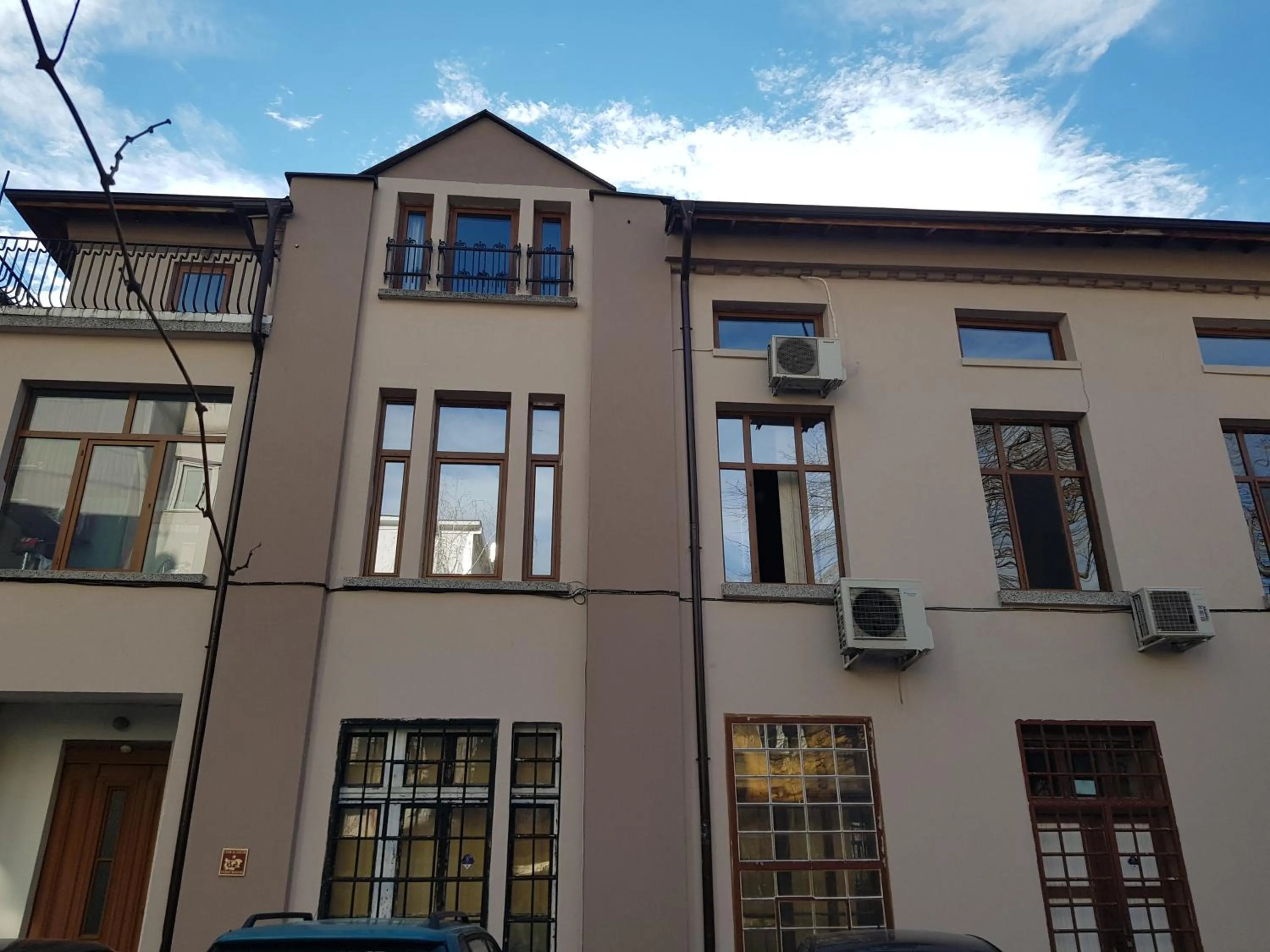 The Old House guest rooms and apartament