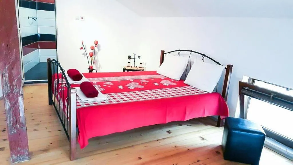 Double Room with Private Bathroom in The Old House guest rooms and apartament