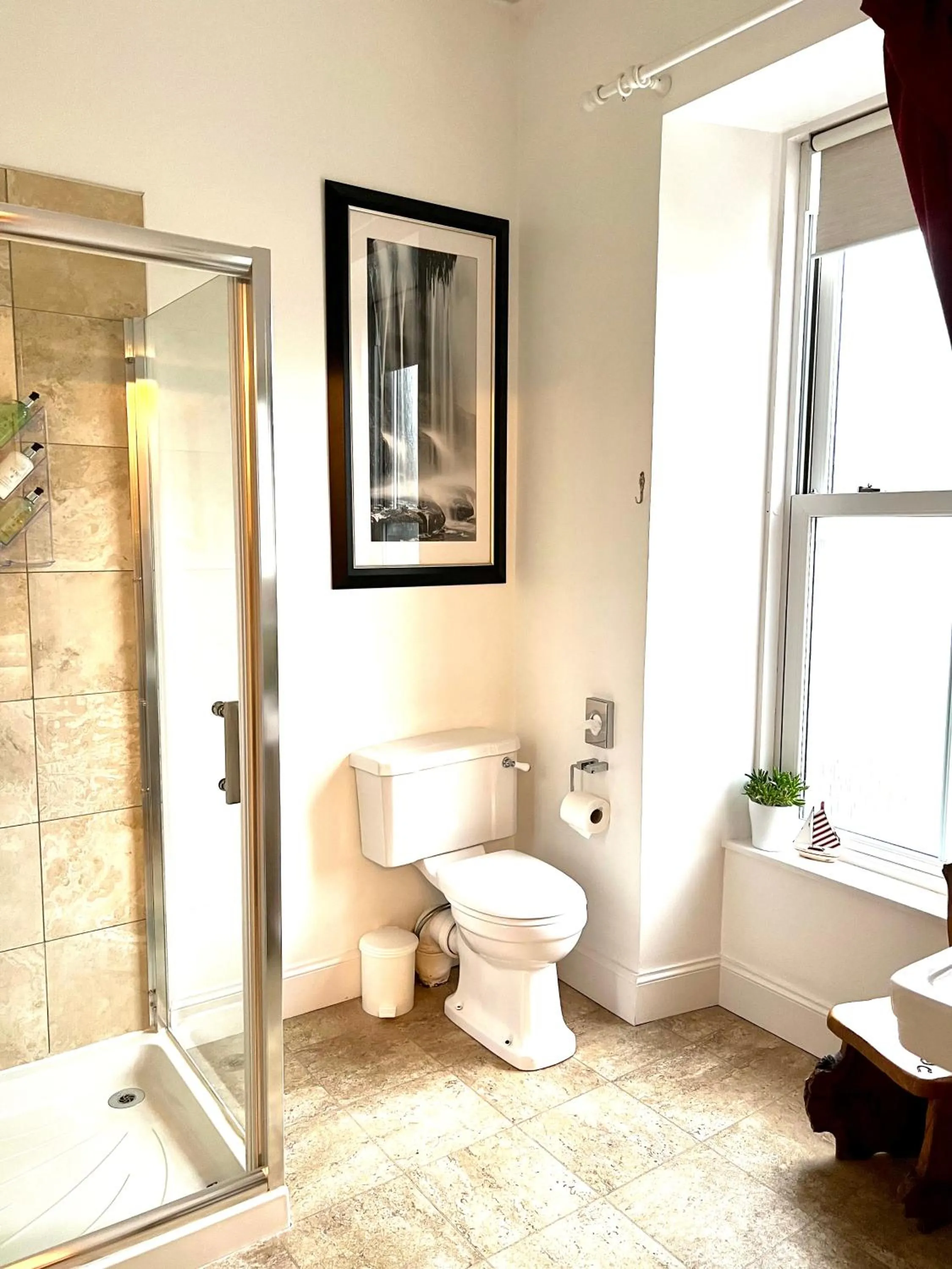 Shower in ByTheSea Guest House License SA-00247-F