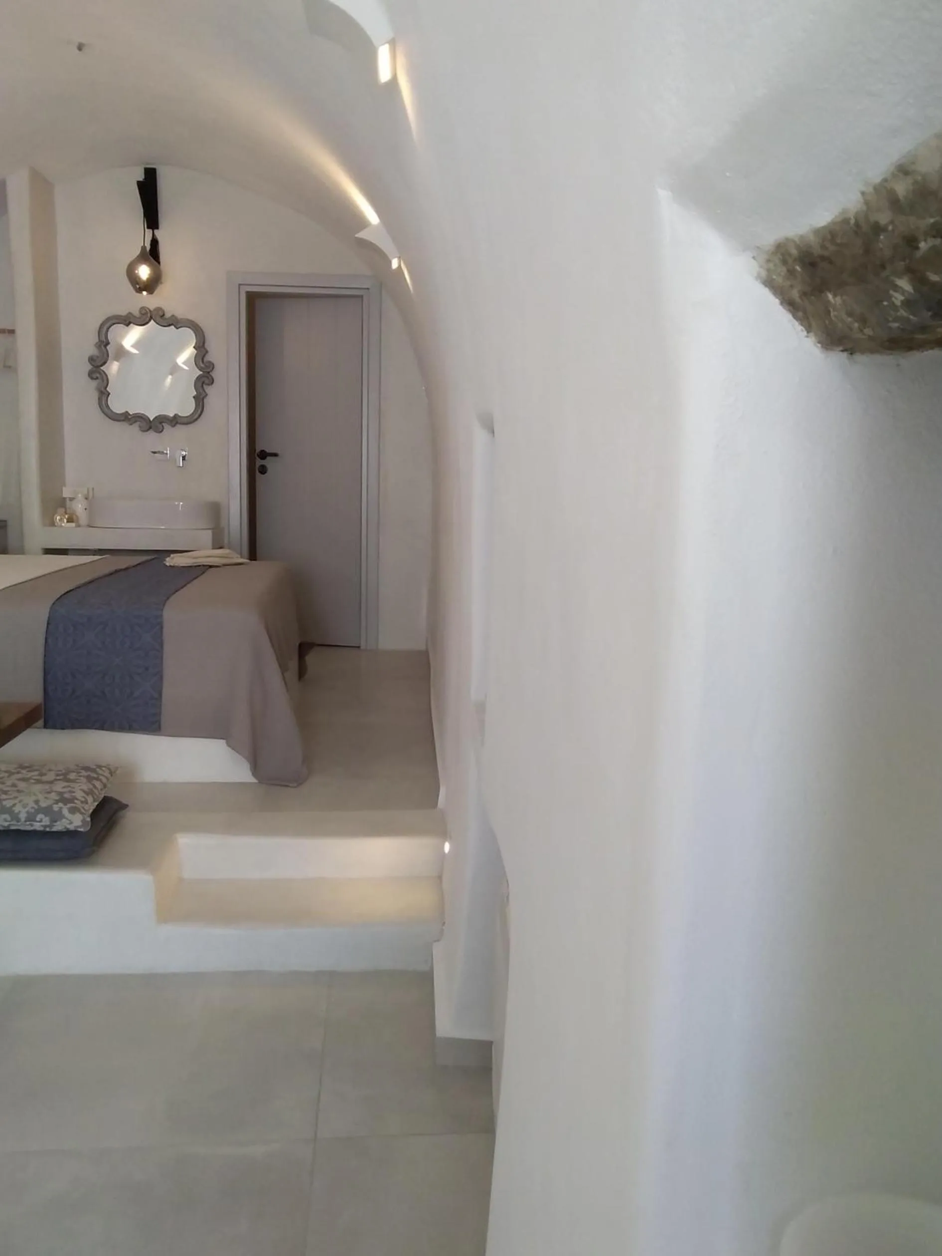 Living room, Bed in Esperia Luxury Suites