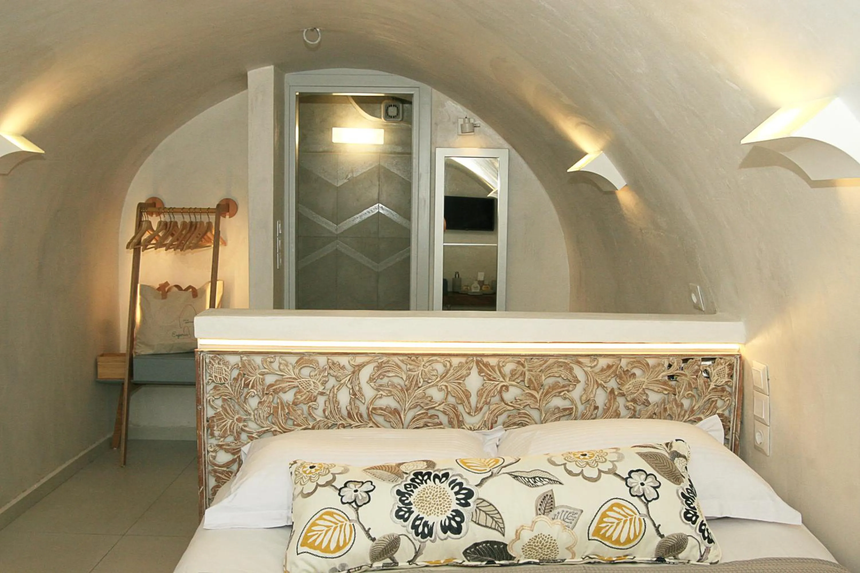 Bedroom, Bed in Esperia Luxury Suites