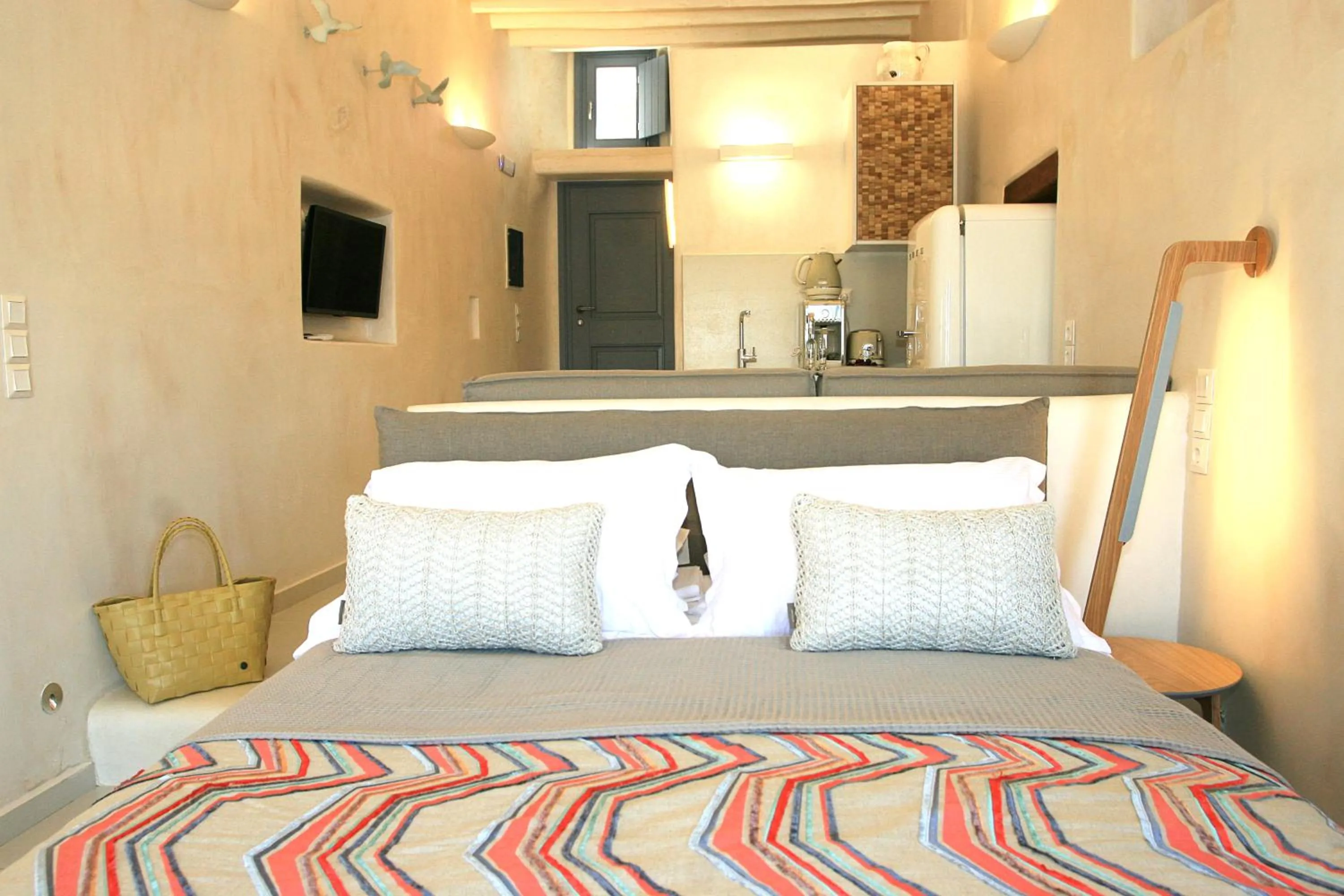Bedroom, Bed in Esperia Luxury Suites