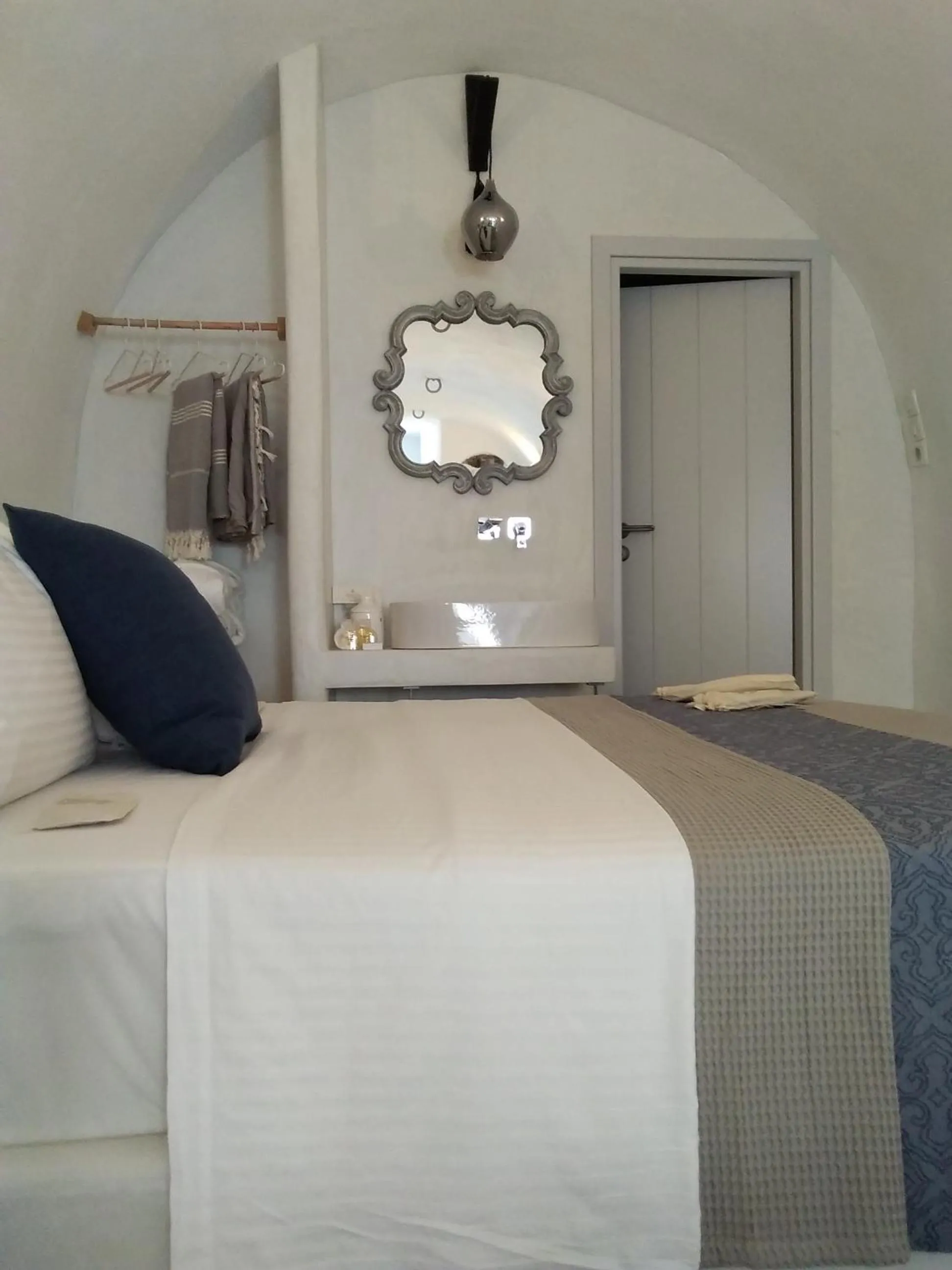 Bedroom, Bed in Esperia Luxury Suites