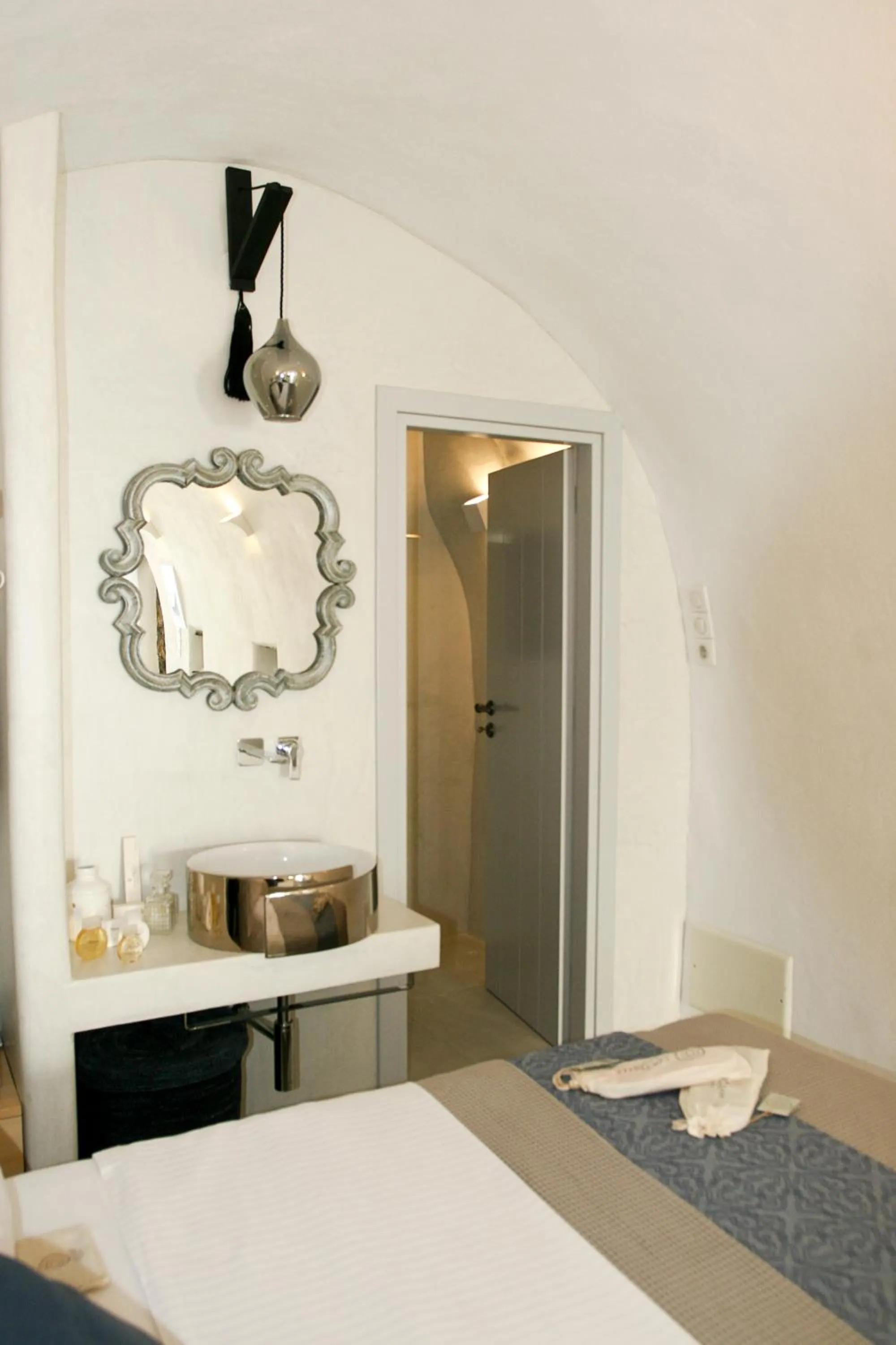 Property building, Bed in Esperia Luxury Suites