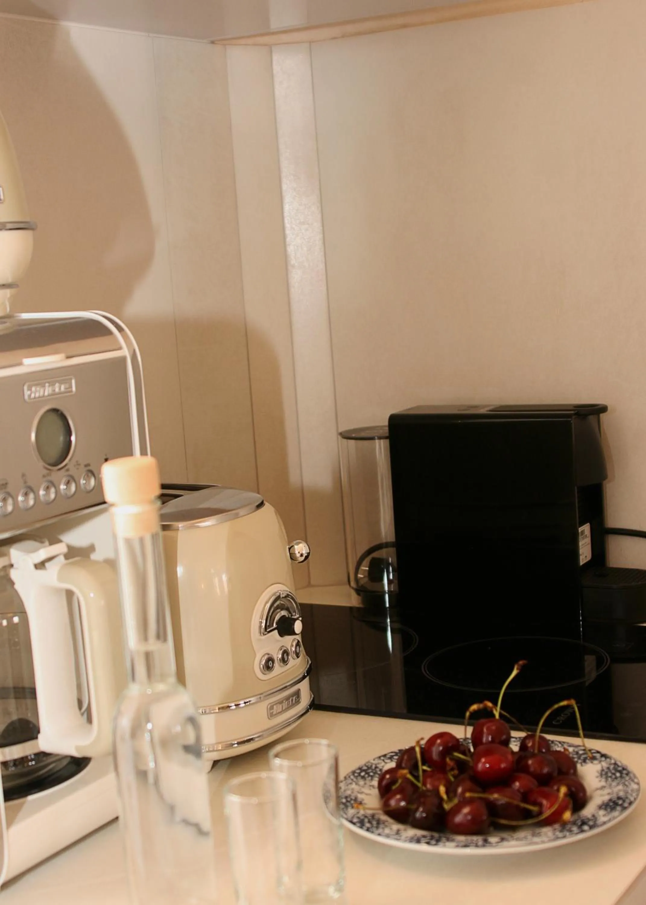 Coffee/tea facilities in Esperia Luxury Suites