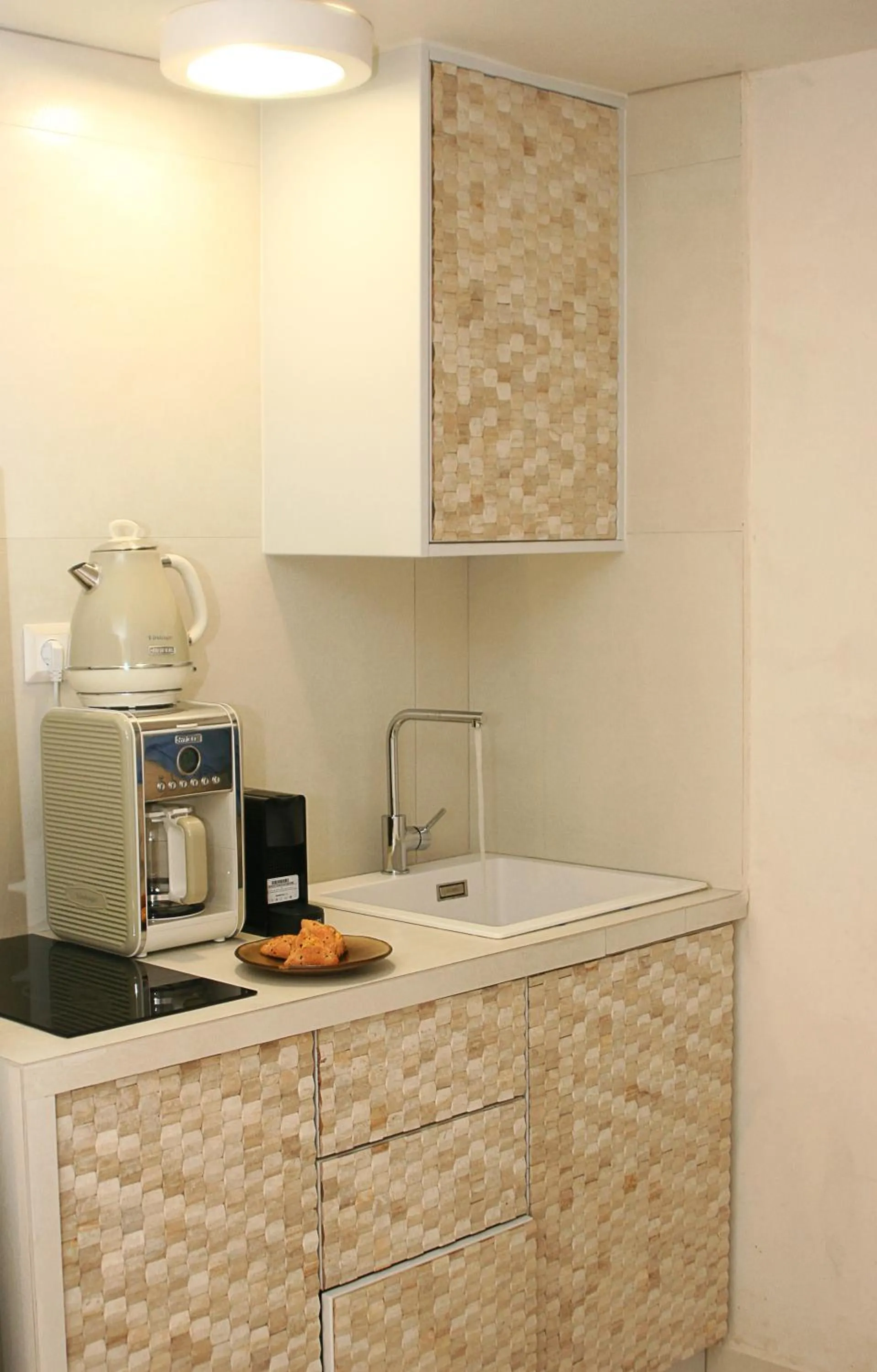 Coffee/tea facilities in Esperia Luxury Suites
