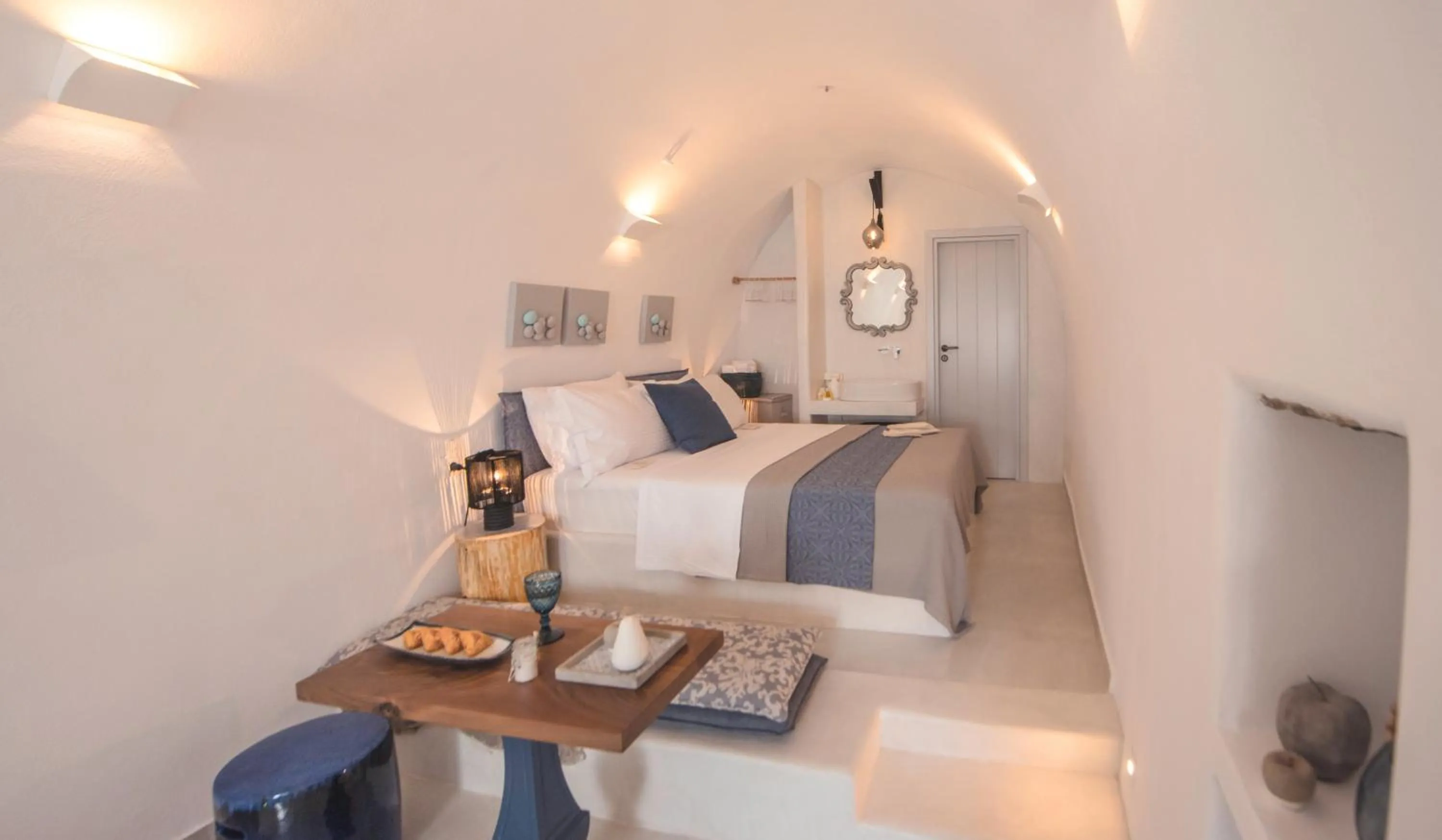 Living room, Bed in Esperia Luxury Suites