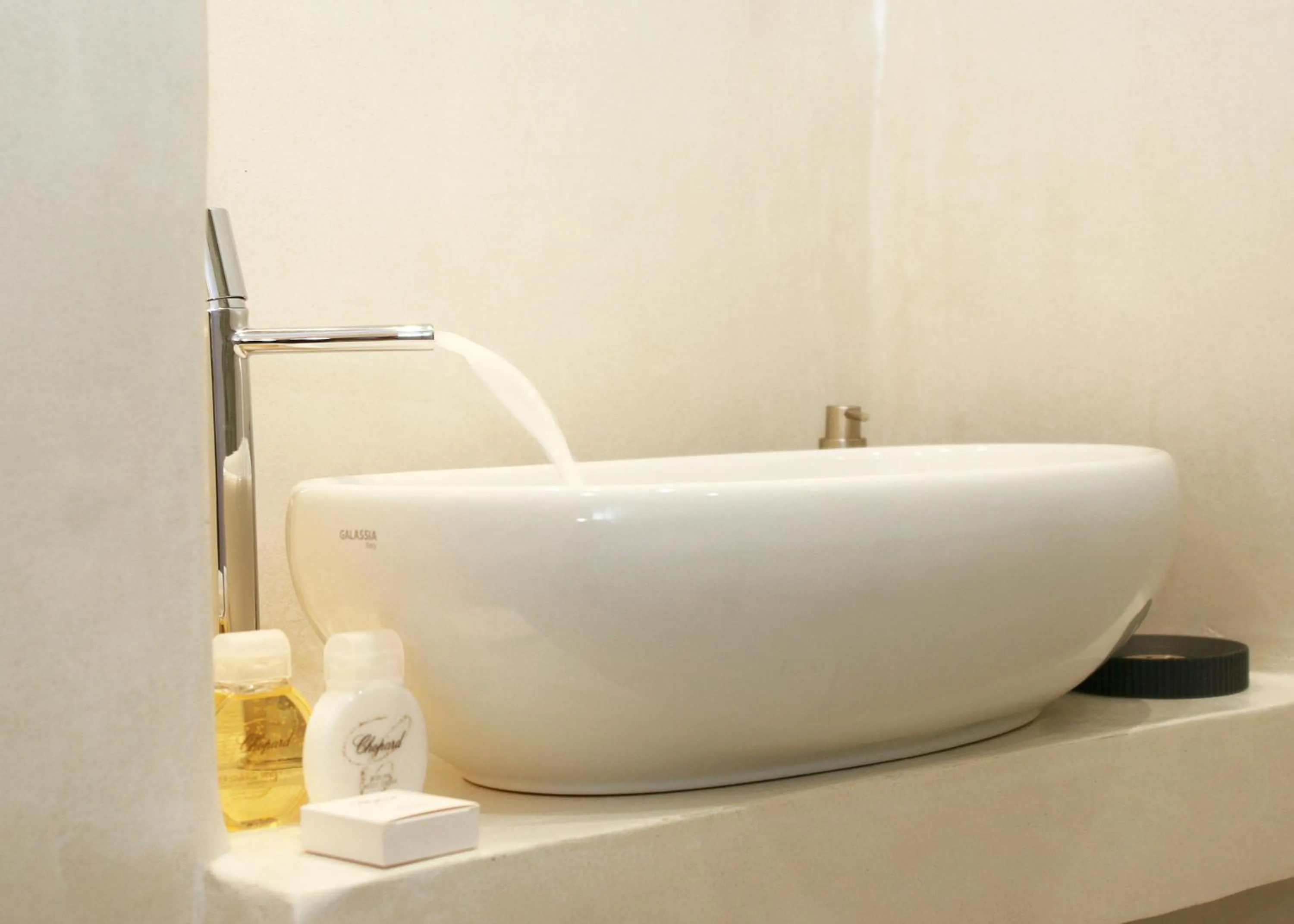Bathroom in Esperia Luxury Suites