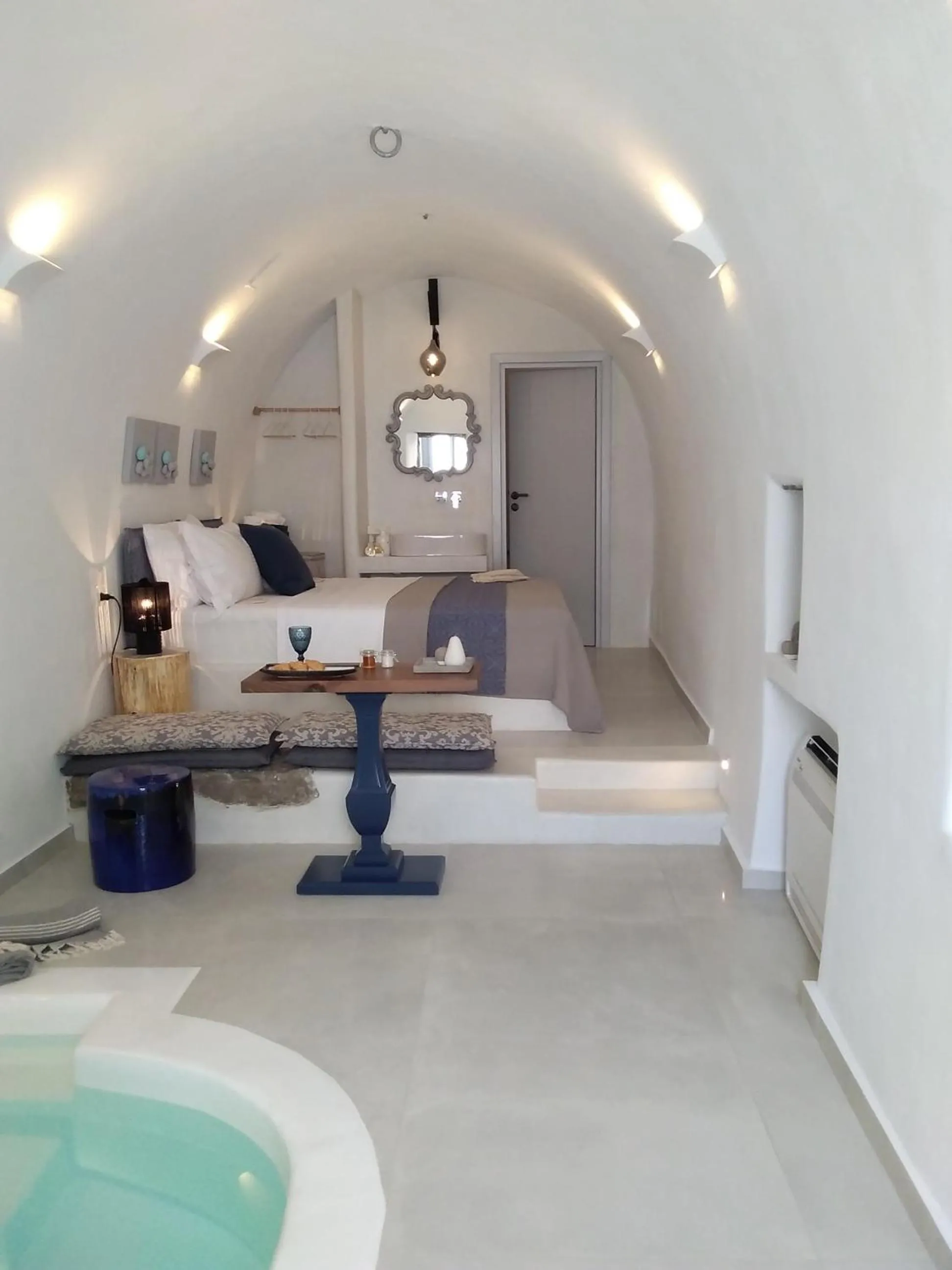Photo of the whole room in Esperia Luxury Suites