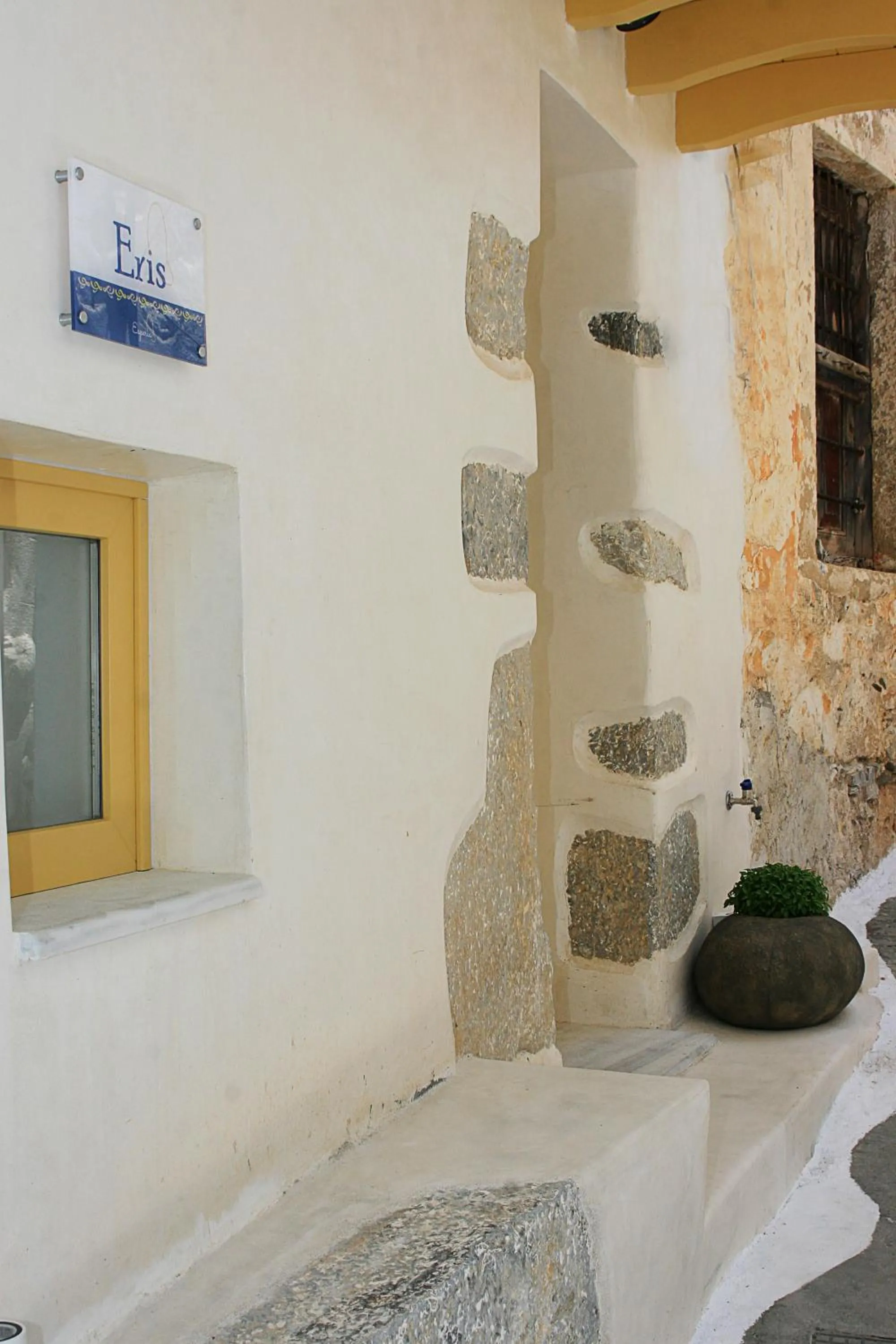 Neighbourhood in Esperia Luxury Suites