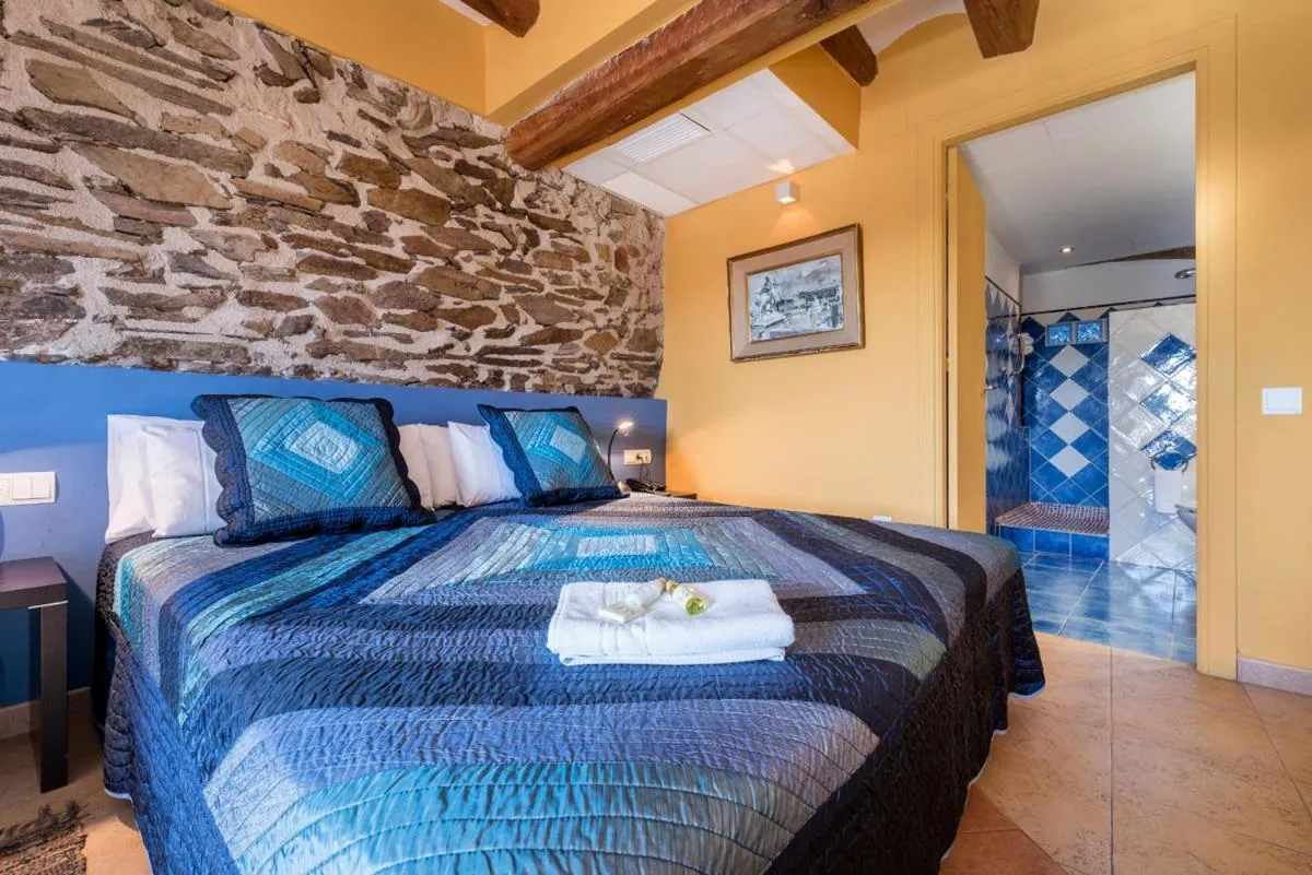 Bed in Hotel Cal Llop