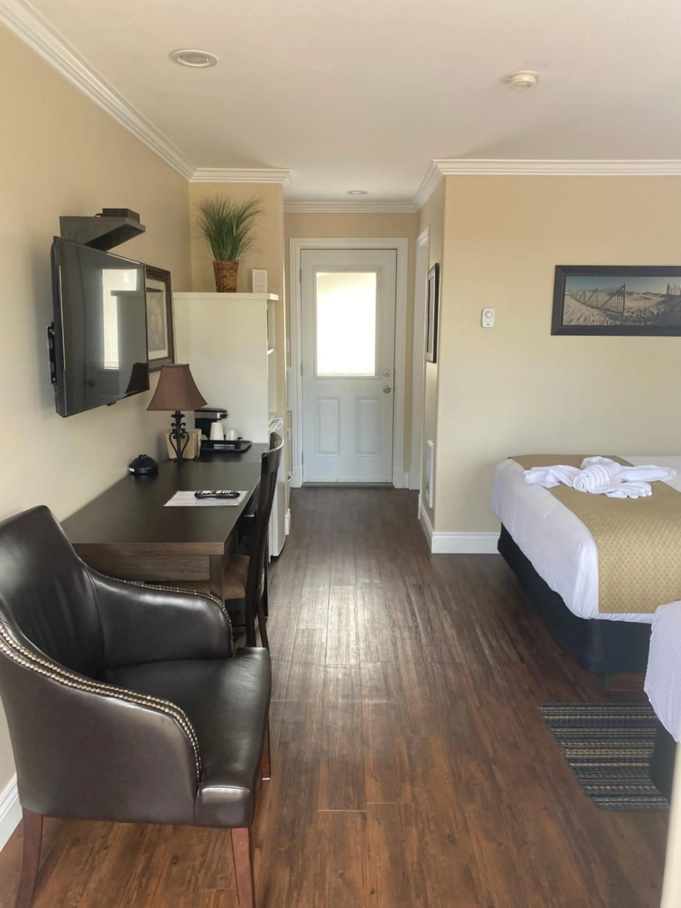 Bed in Sunny Isle Motel