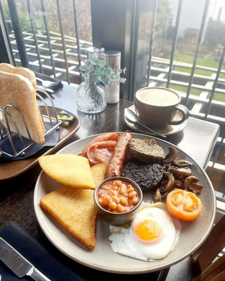 Breakfast in The Bank