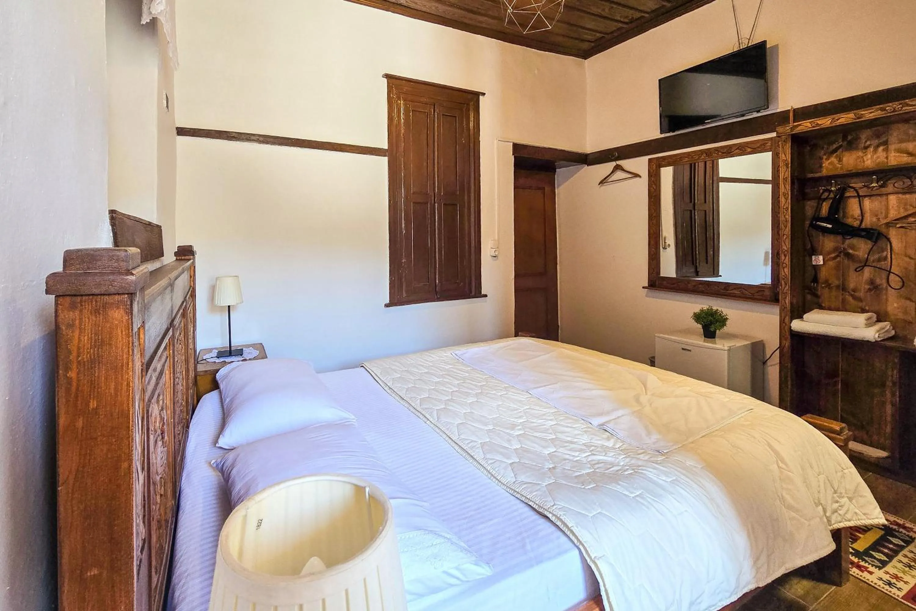 Deluxe Double Room with Castle View in Silver Hill Hotel