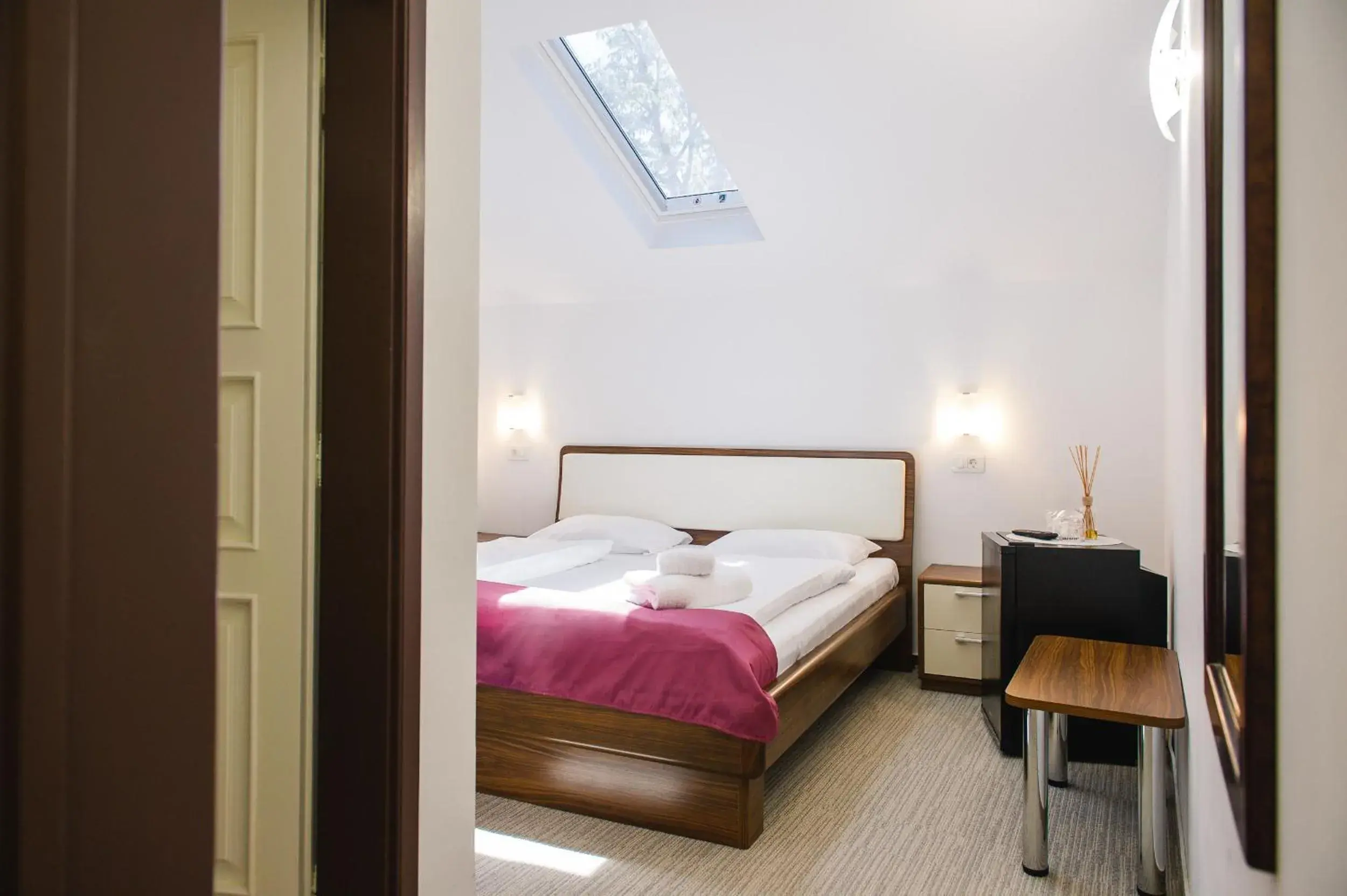 Double Room - single occupancy - Attic Window in Villa Andor Double Room - single occupancy - Attic Window in Villa Andor