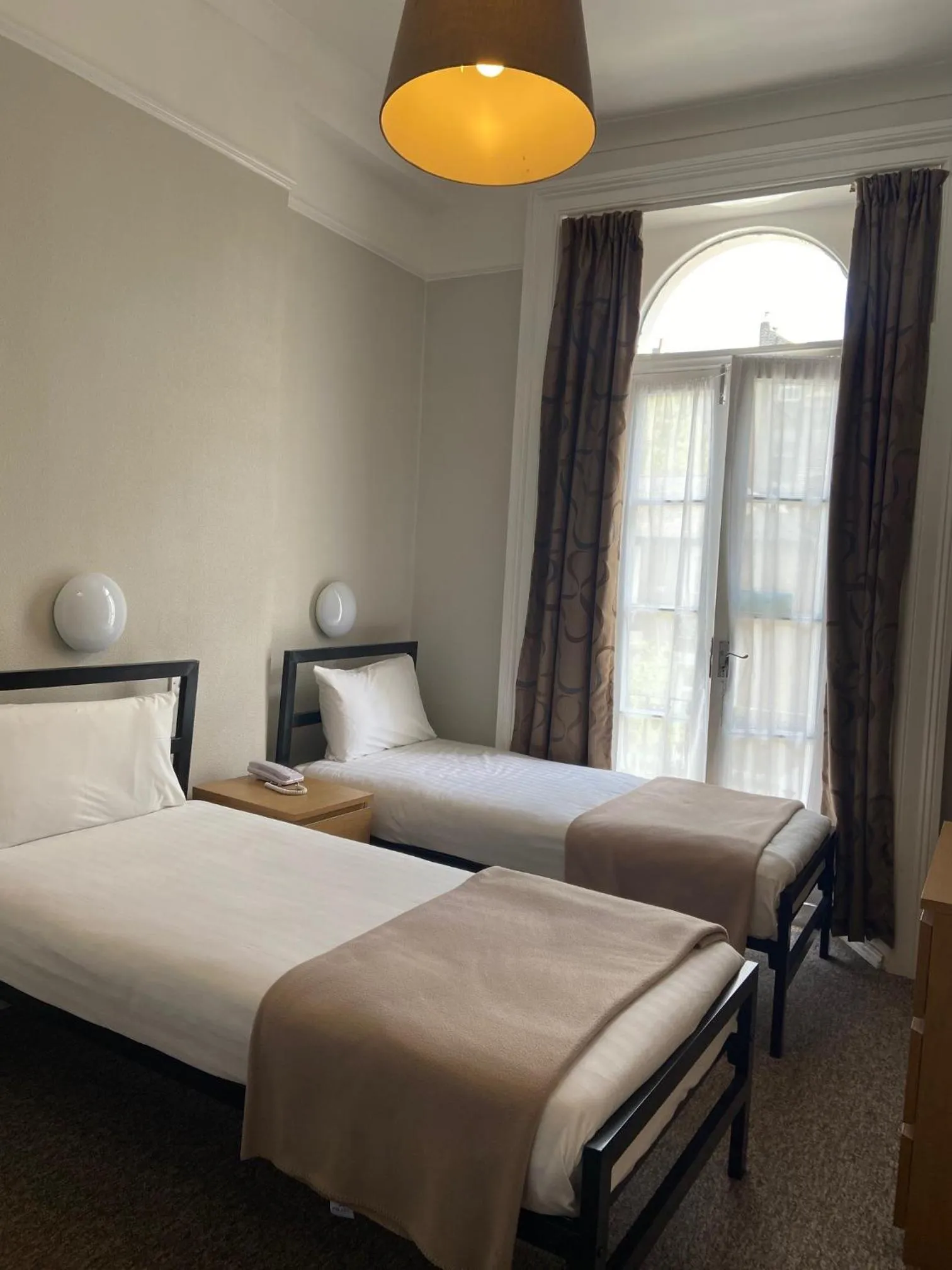 Bedroom, Bed in Lords Hotel