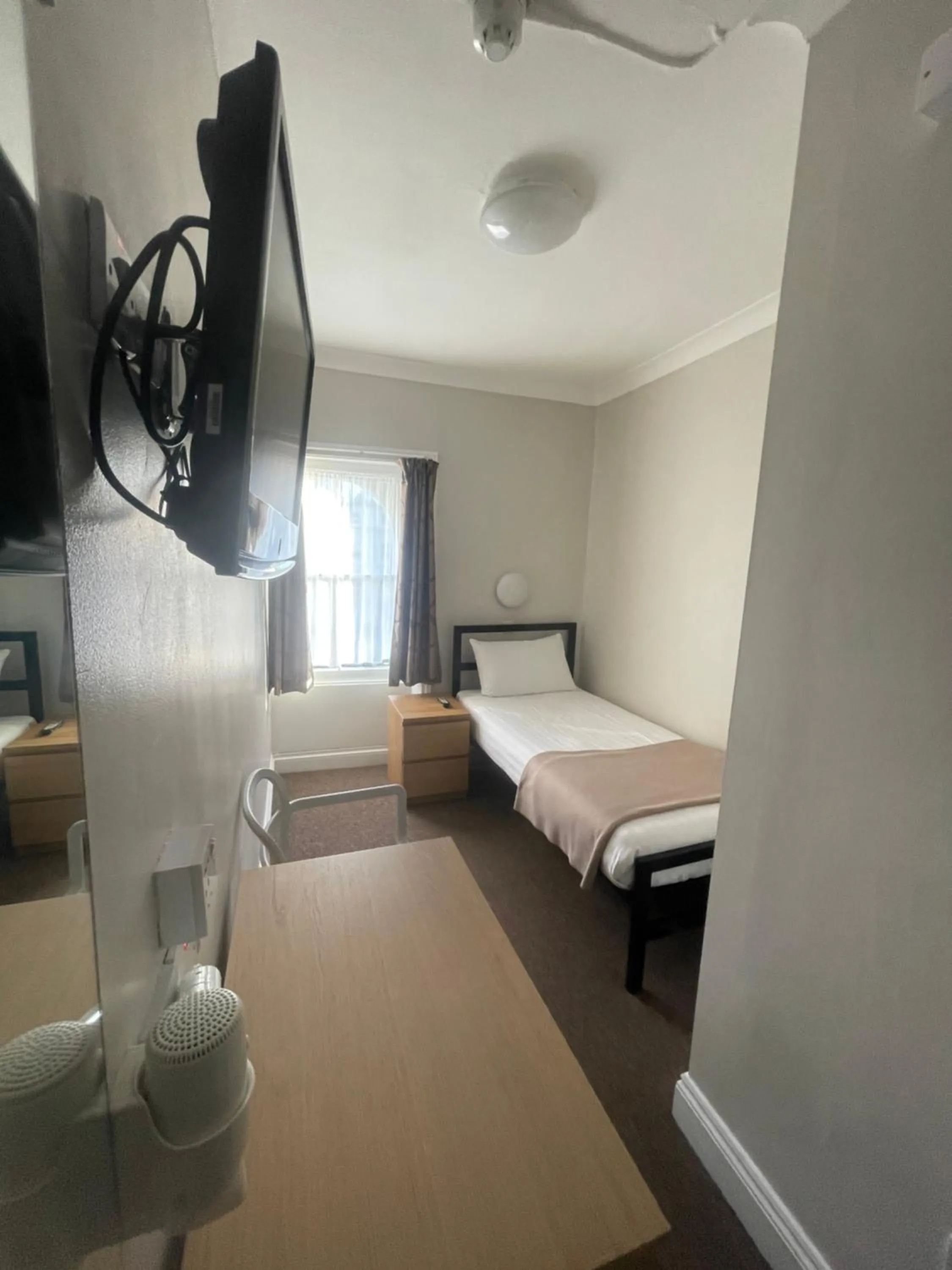 Bedroom, Bed in Lords Hotel