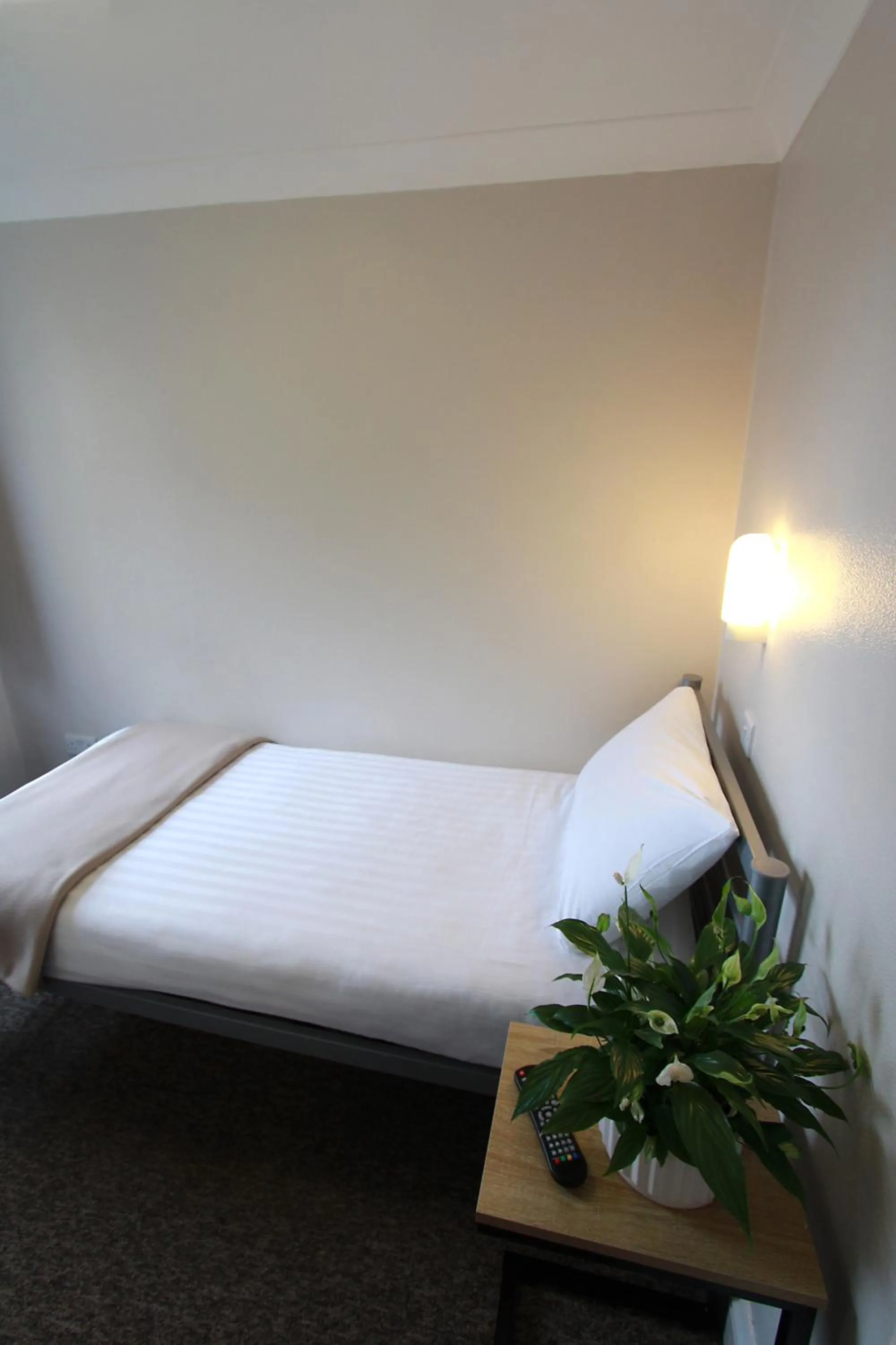 Bedroom, Bed in Lords Hotel