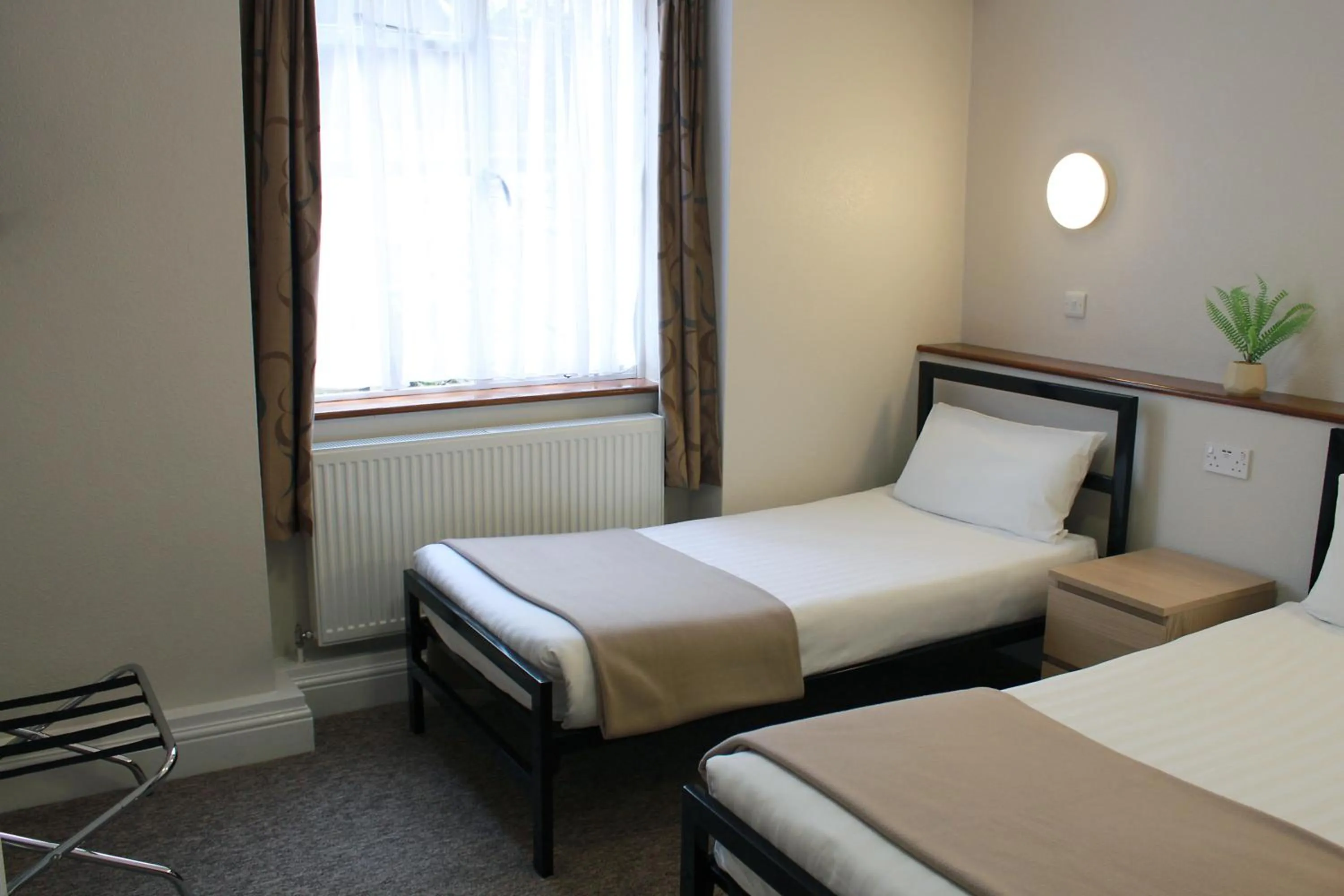 Bedroom, Bed in Lords Hotel