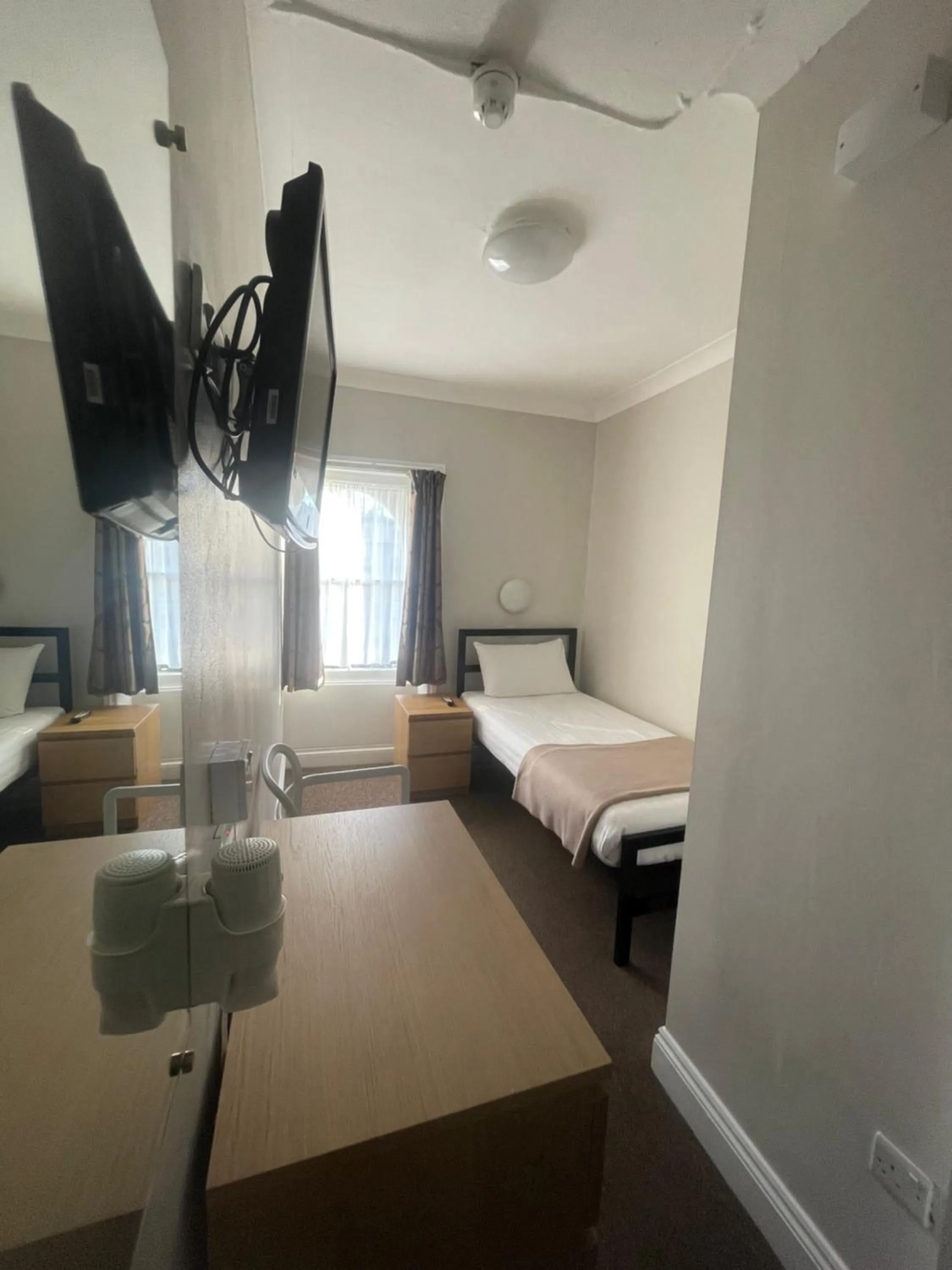 Bedroom, Bed in Lords Hotel