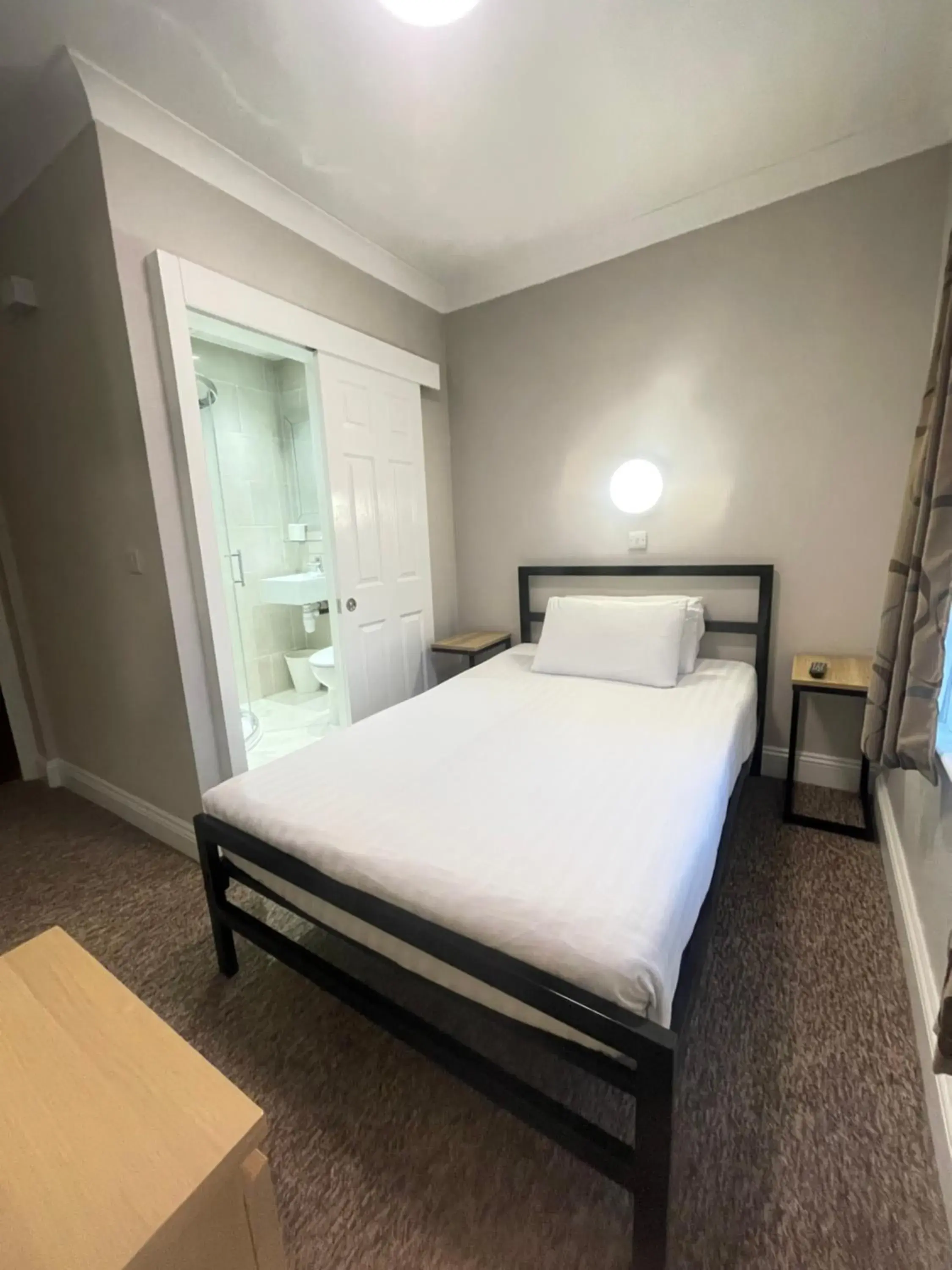 Bedroom, Bed in Lords Hotel Bedroom, Bed in Lords Hotel