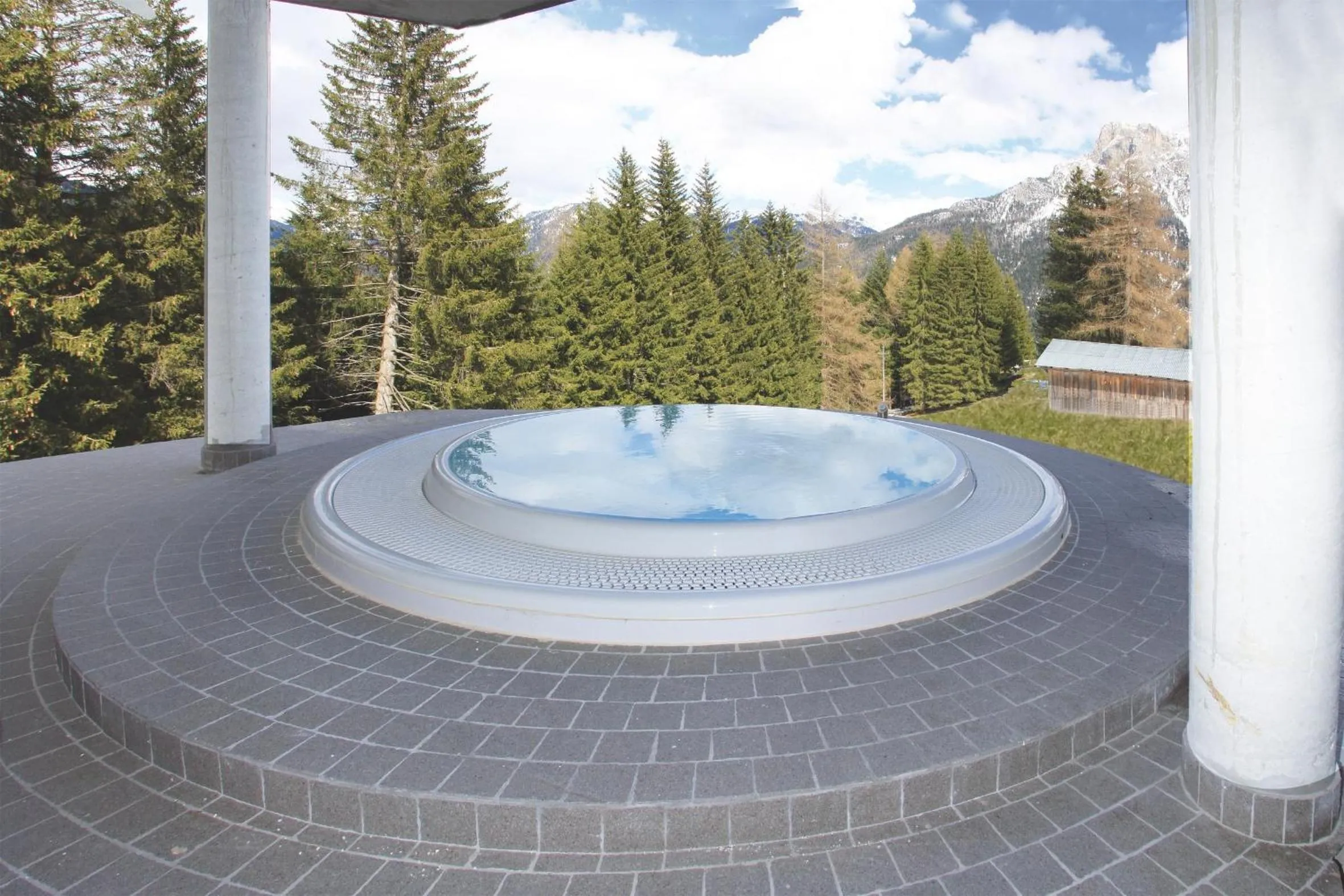 Hot Tub in Hotel Gran Mugon