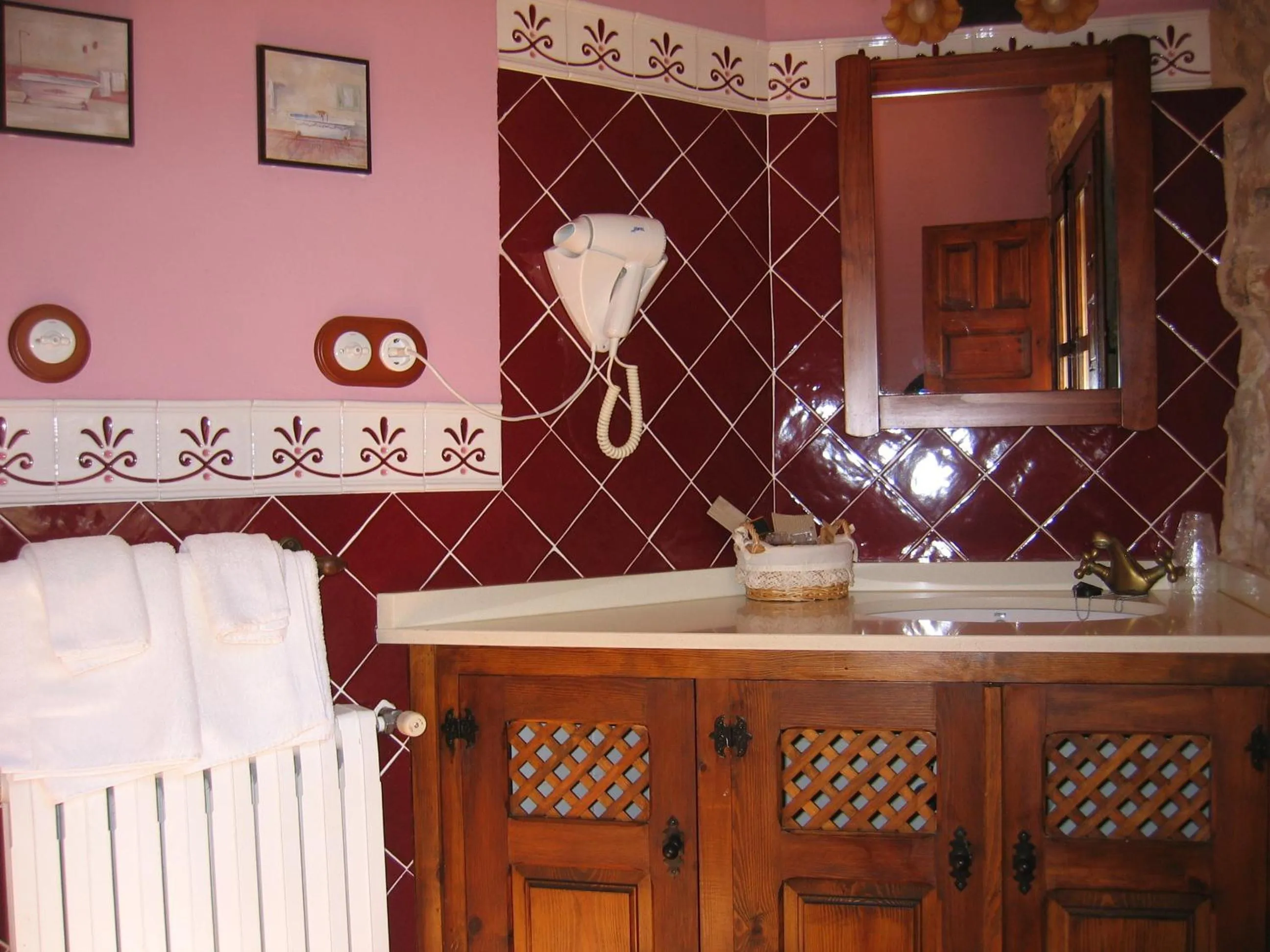 Bathroom in Hotel de Montaña Cueva Ahumada