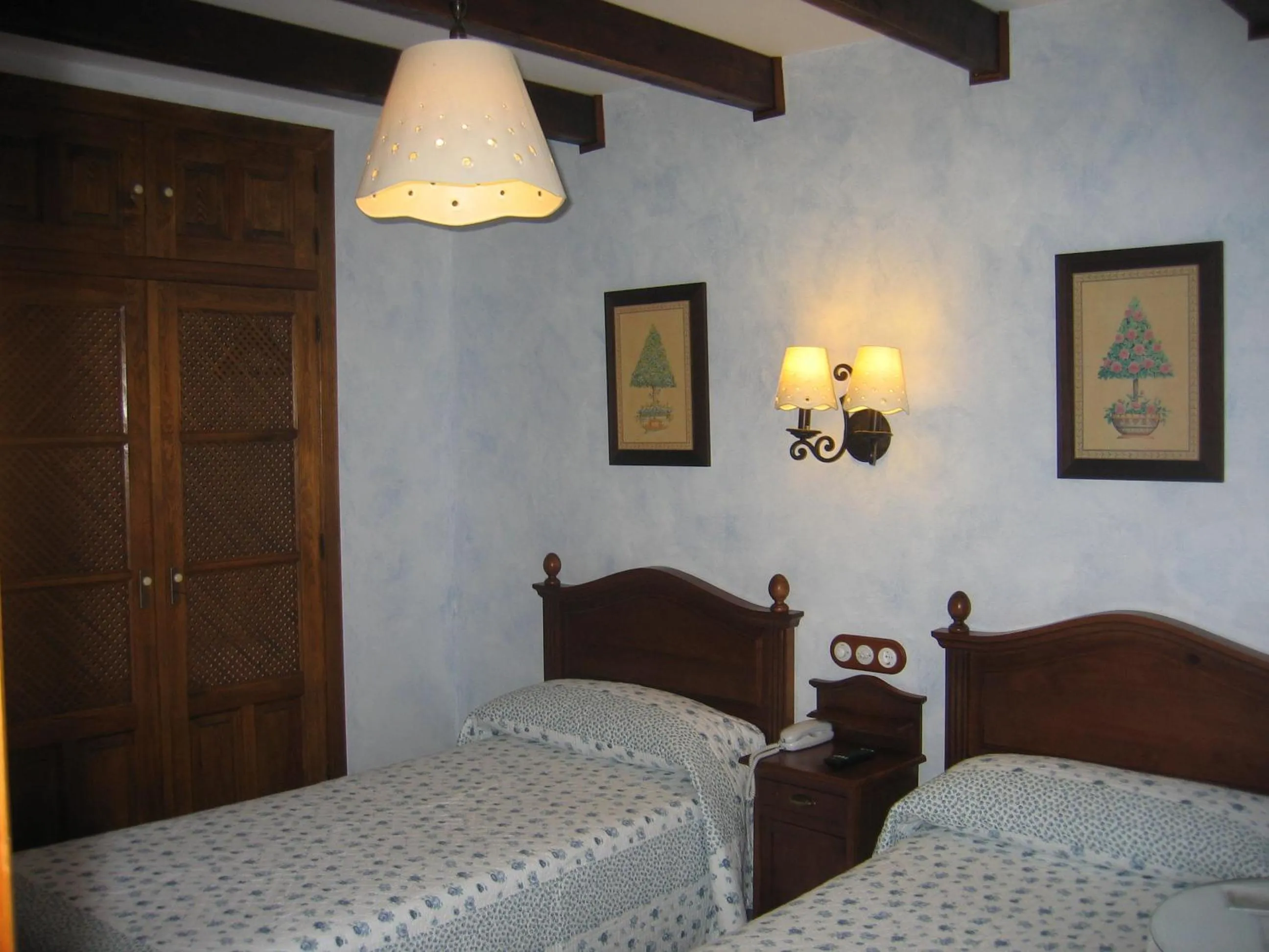 Photo of the whole room, Bed in Hotel de Montaña Cueva Ahumada