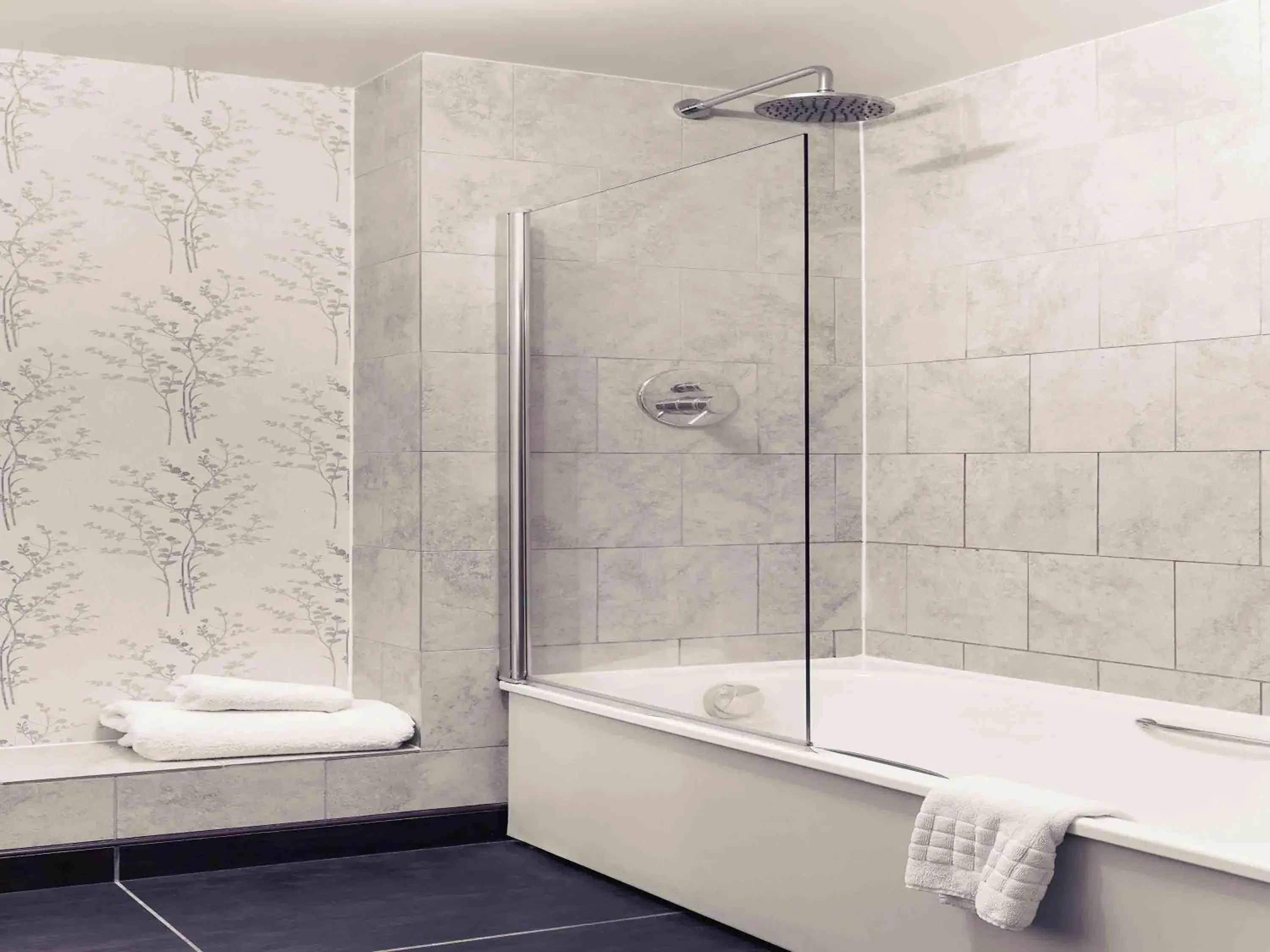 Bedroom in Mercure Thame Lambert Hotel Bedroom in Mercure Thame Lambert Hotel