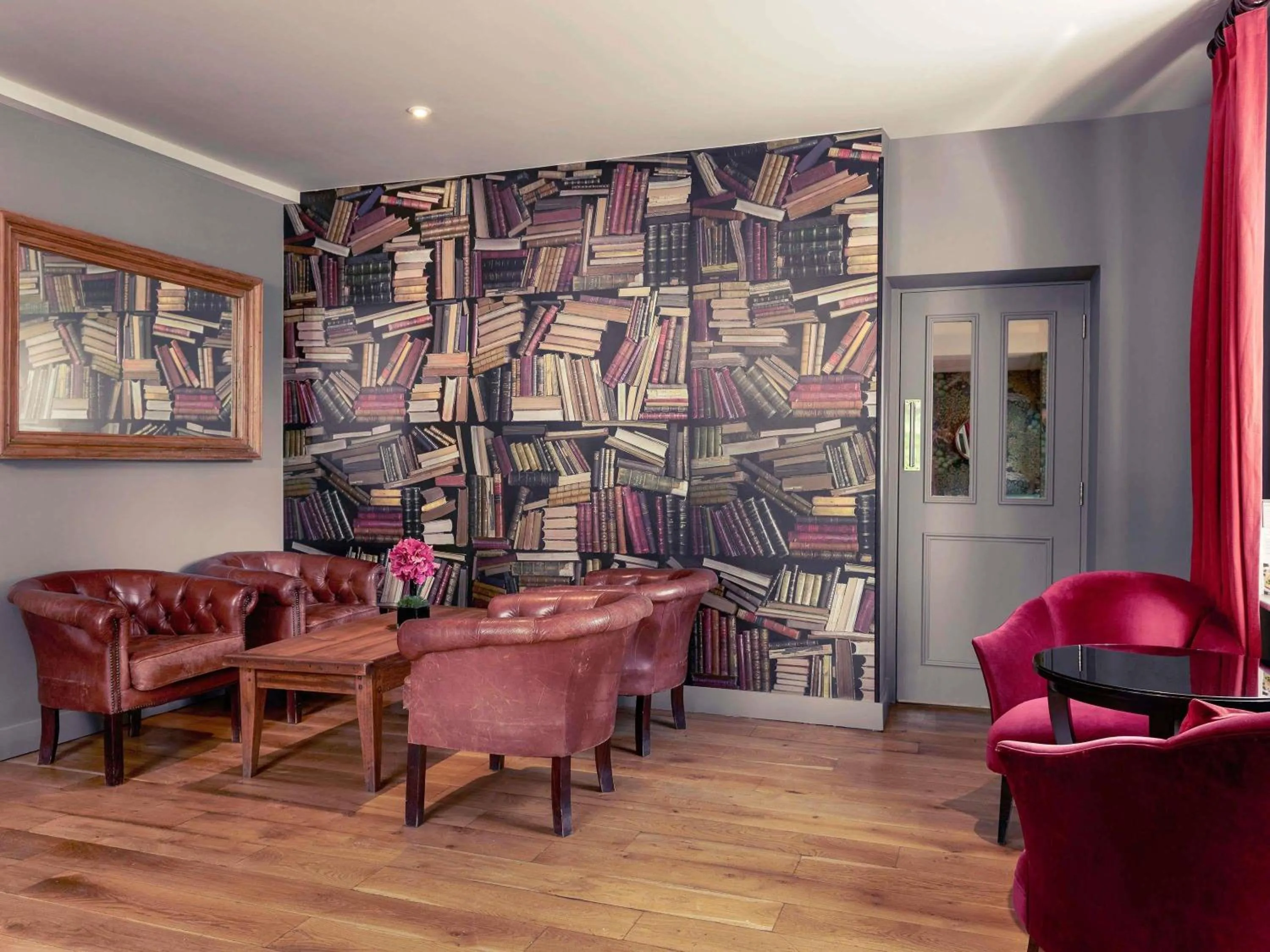 Lounge or bar in Mercure Thame Lambert Hotel