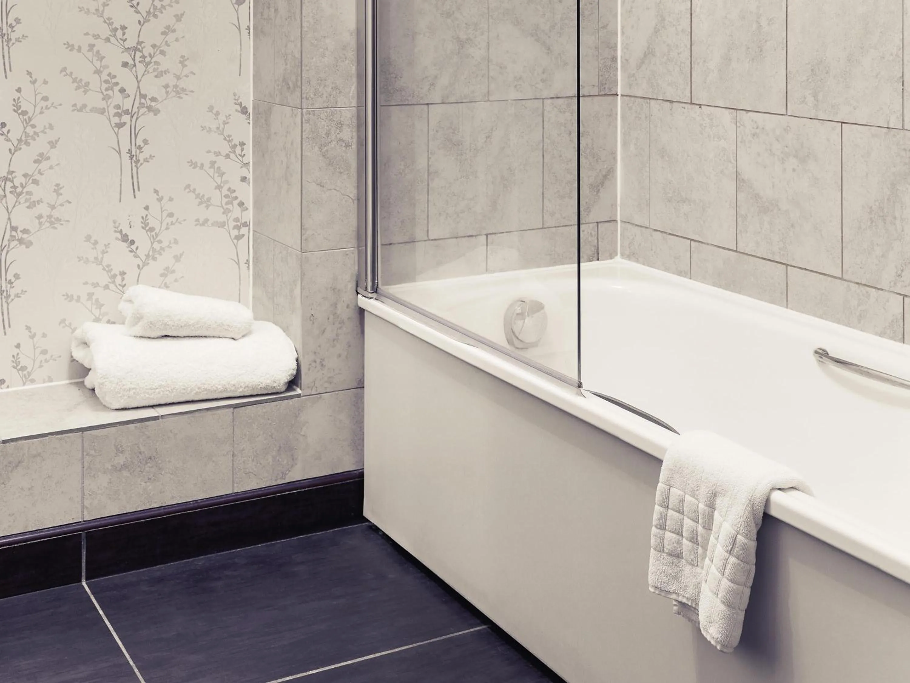 Bedroom in Mercure Thame Lambert Hotel