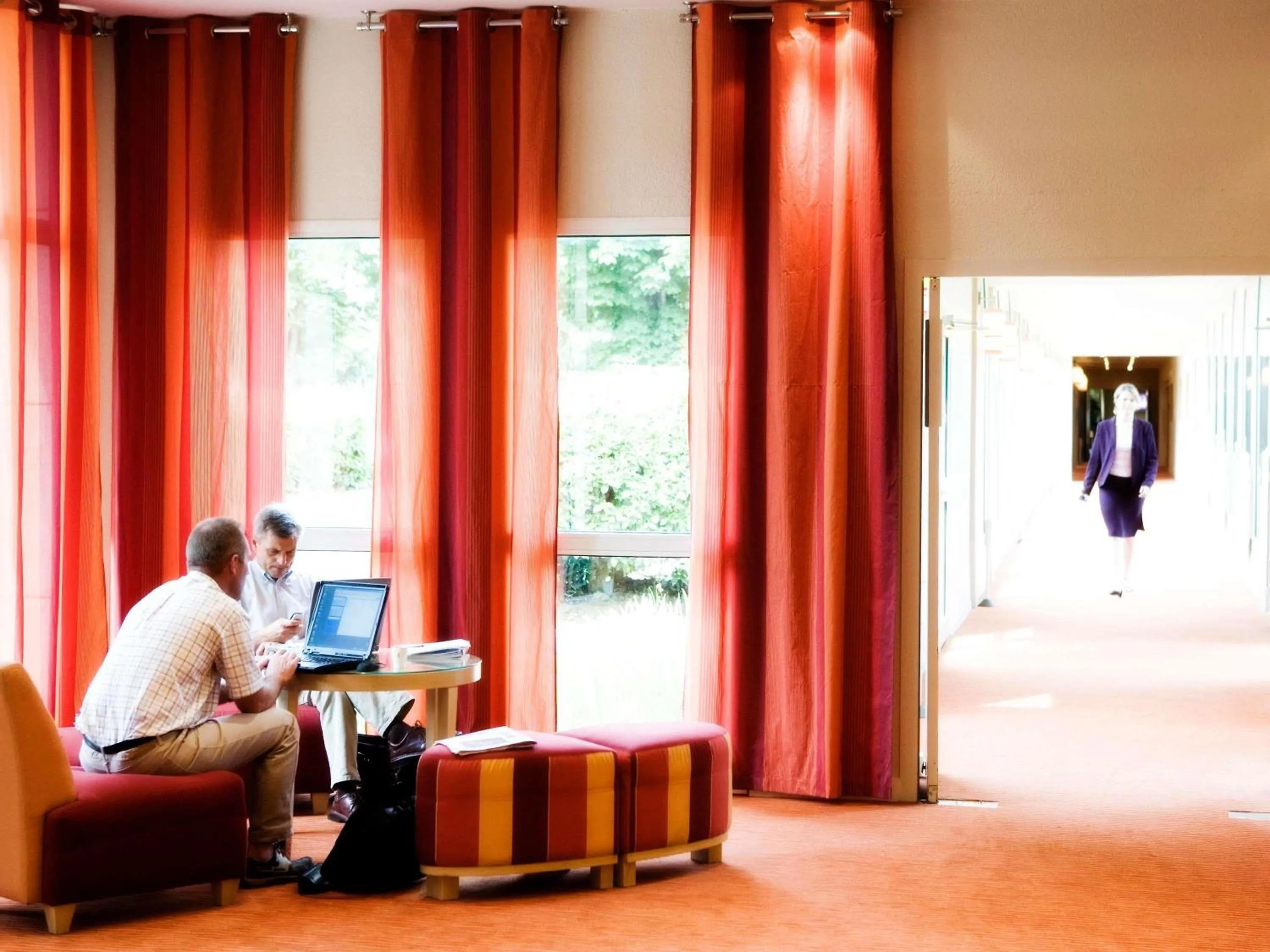 Lounge or bar in Mercure Thame Lambert Hotel