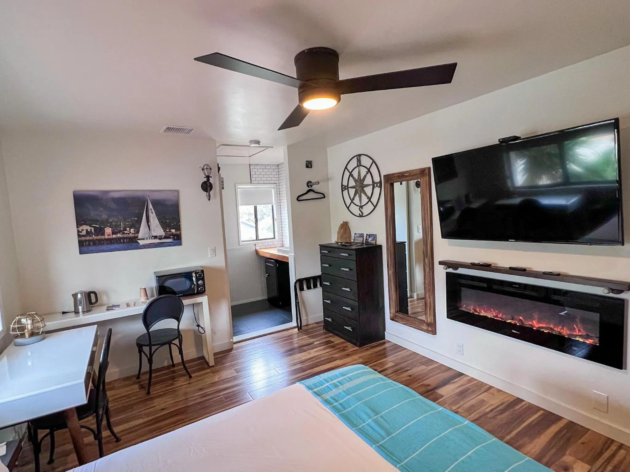 Photo of the whole room in Haley Hotel