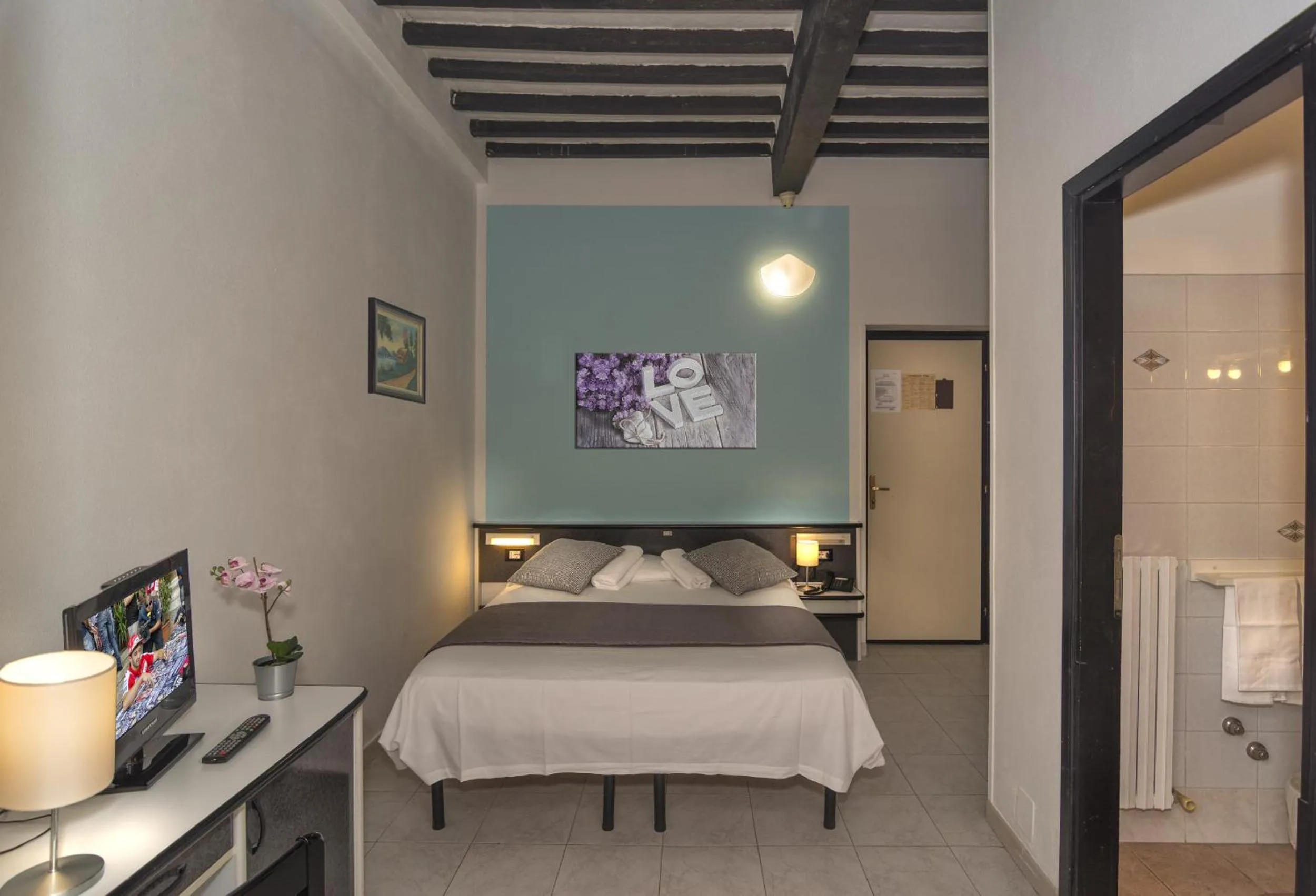 Photo of the whole room, Bed in Hotel Amalfitana