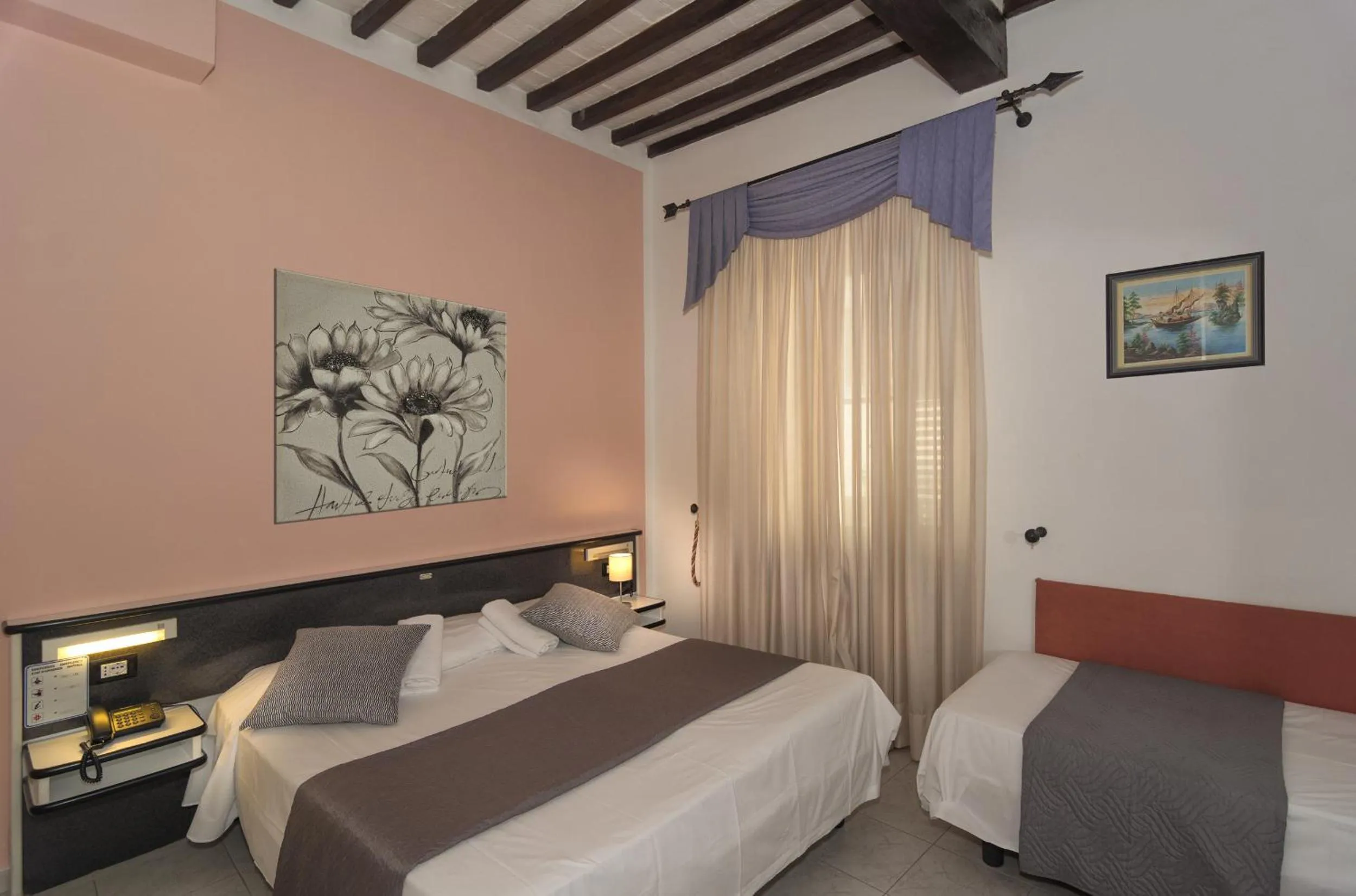 Photo of the whole room, Bed in Hotel Amalfitana