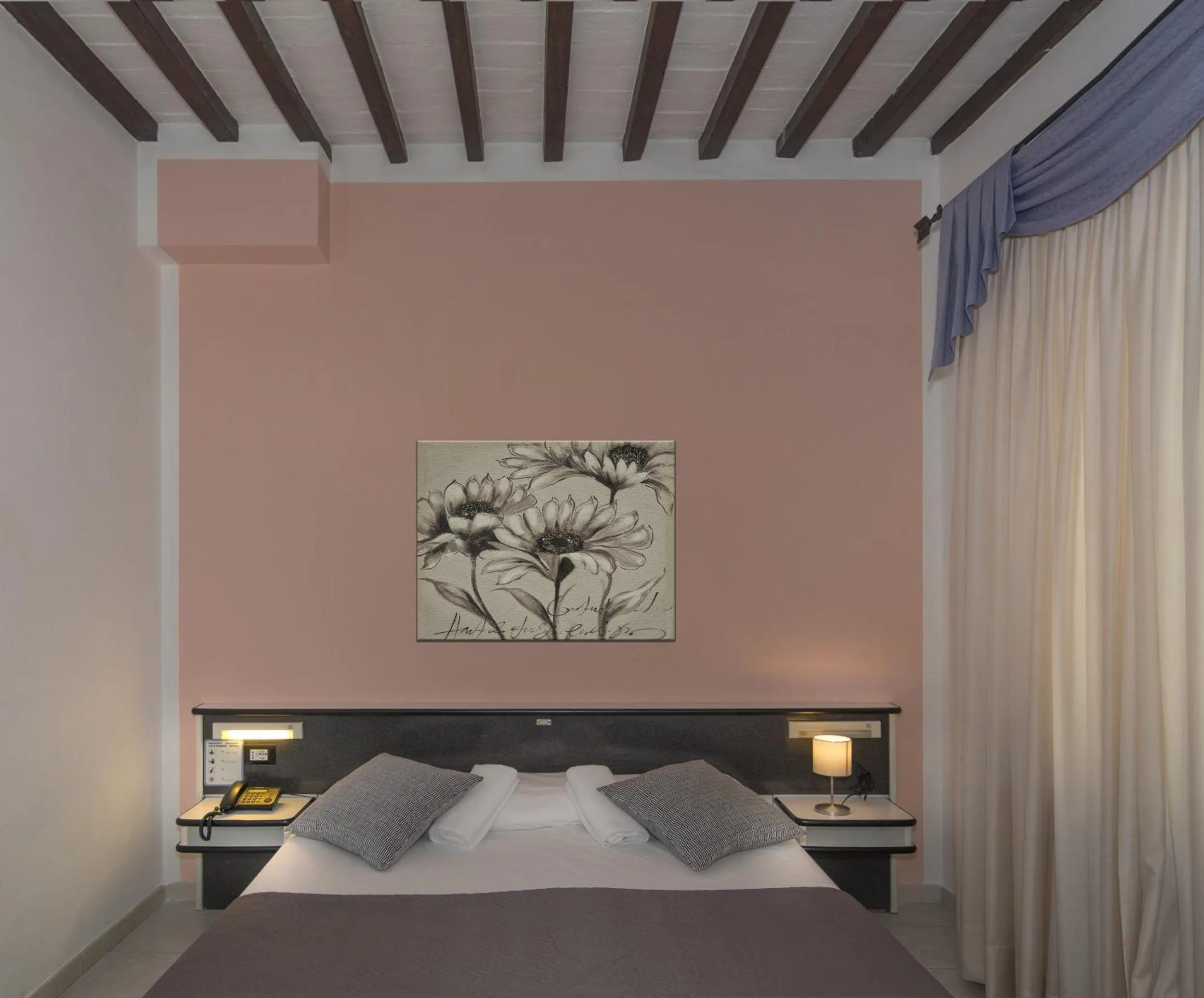 Photo of the whole room, Bed in Hotel Amalfitana