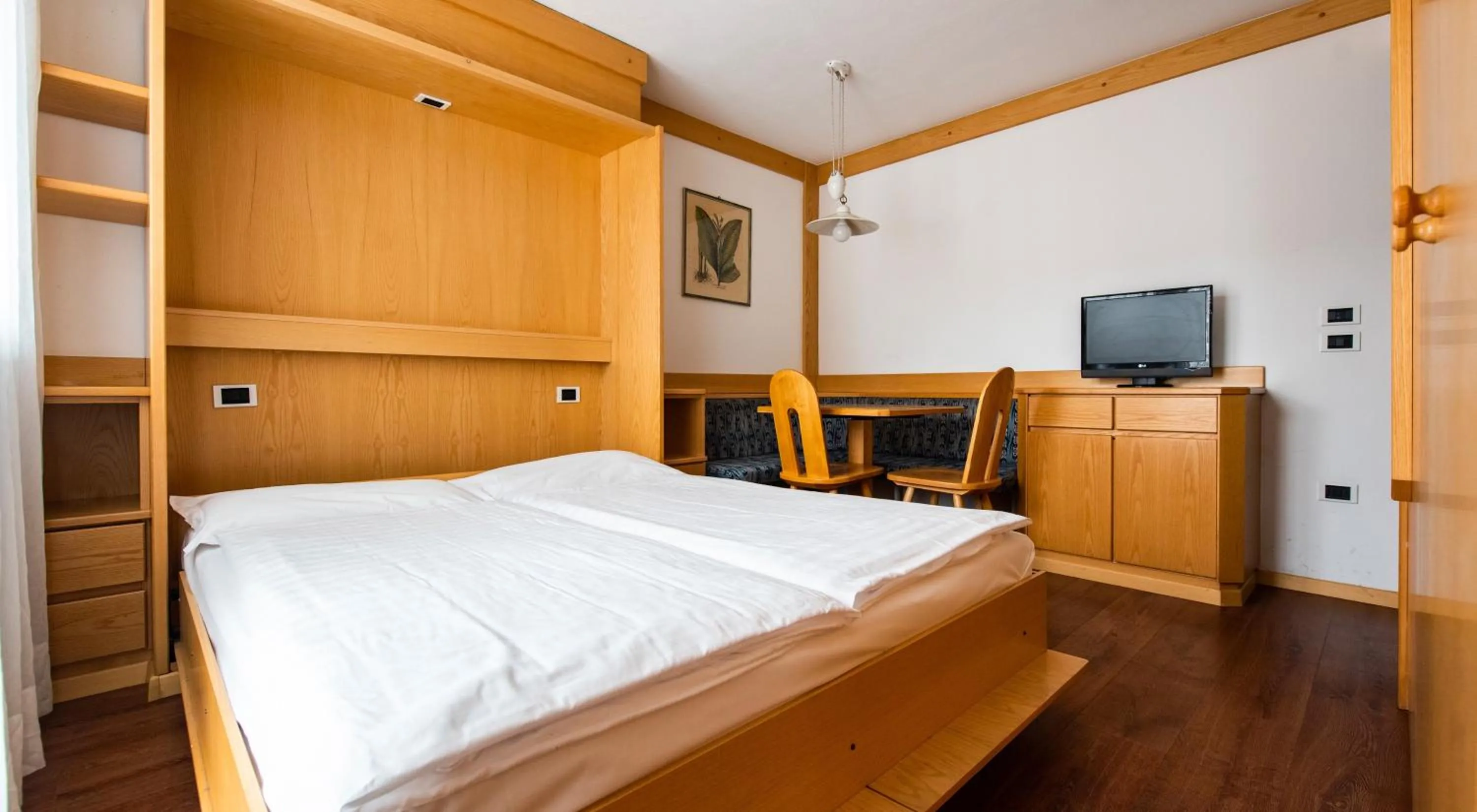 Bed in Residence Contrin