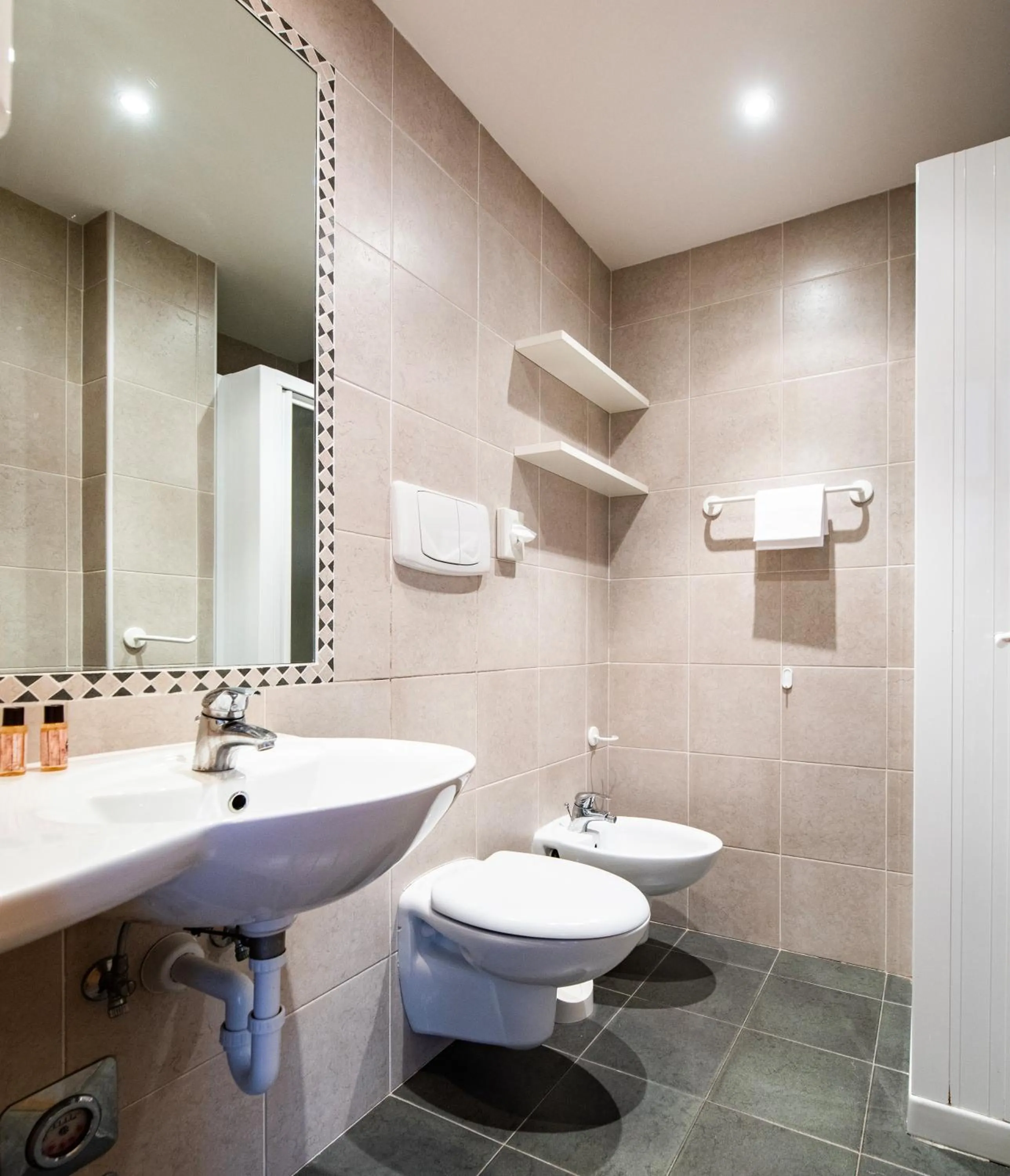 Toilet in Residence Contrin