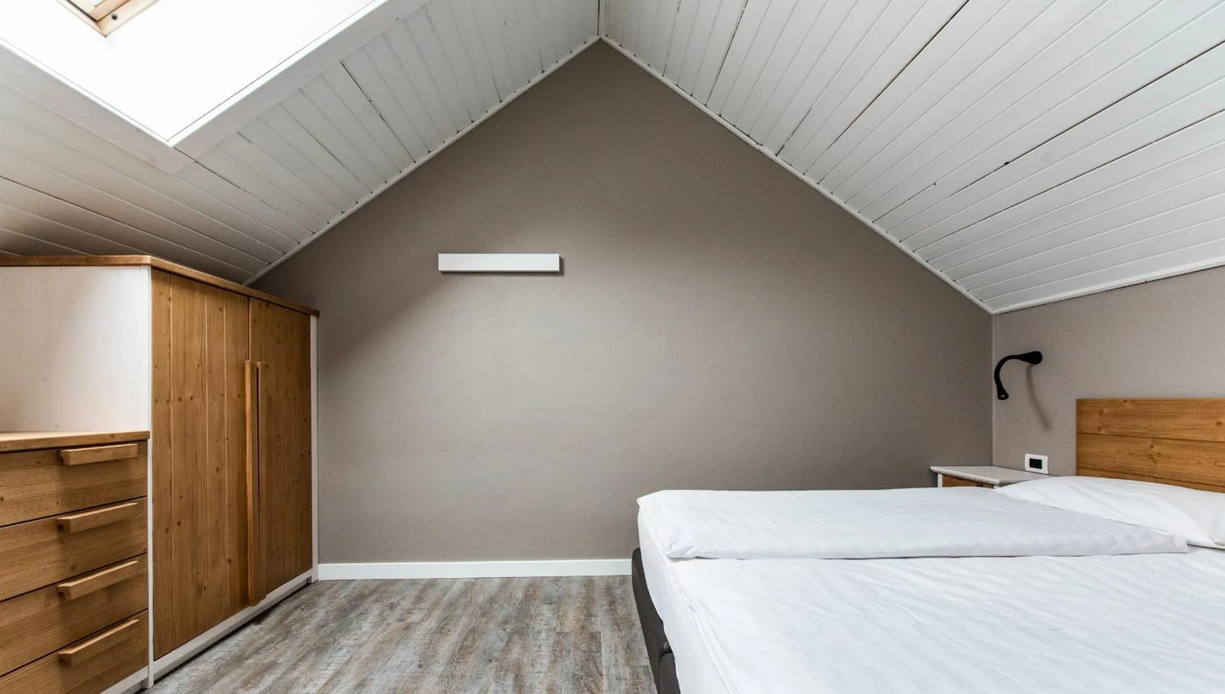 Bedroom, Bed in Residence Contrin