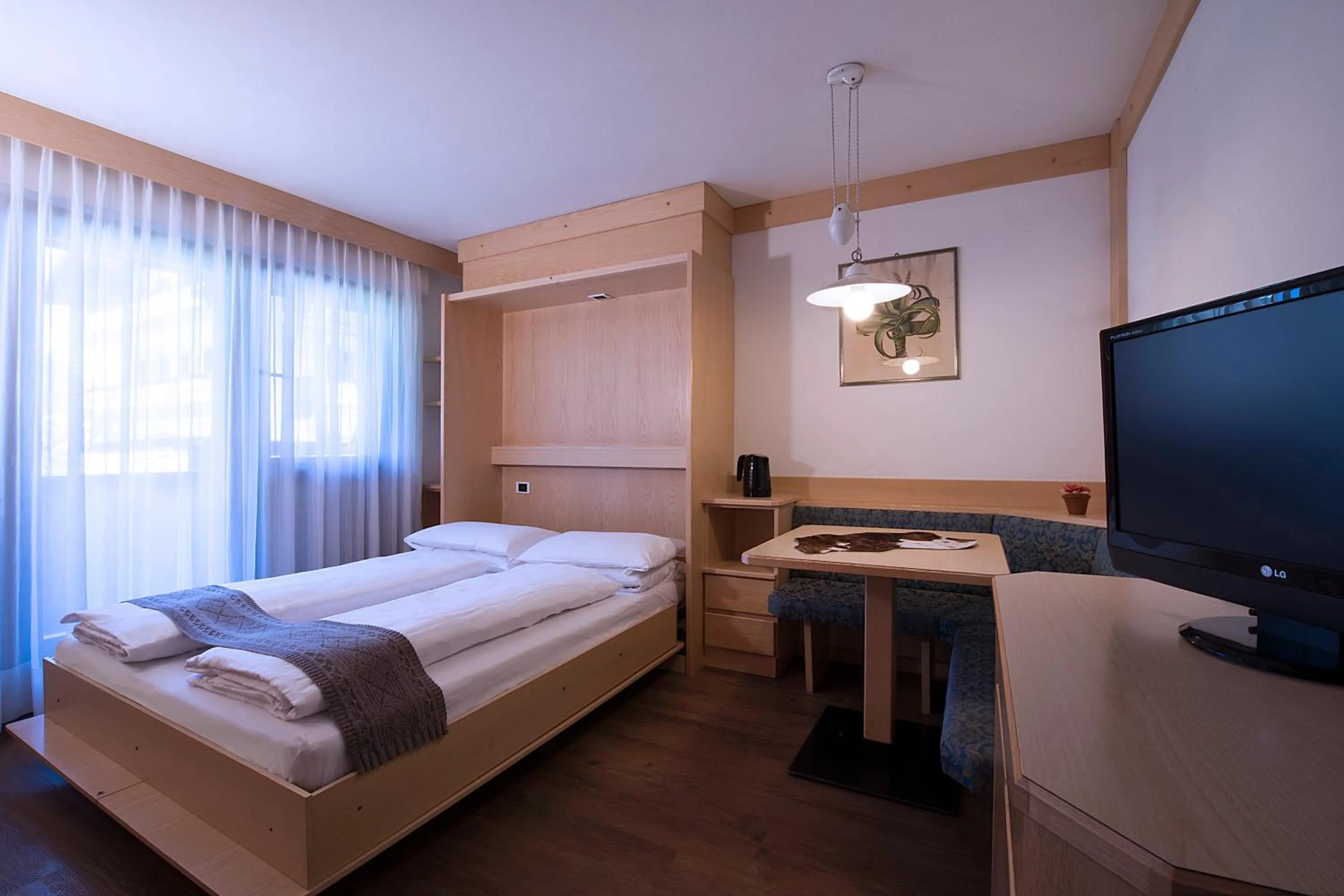 Bed in Residence Contrin