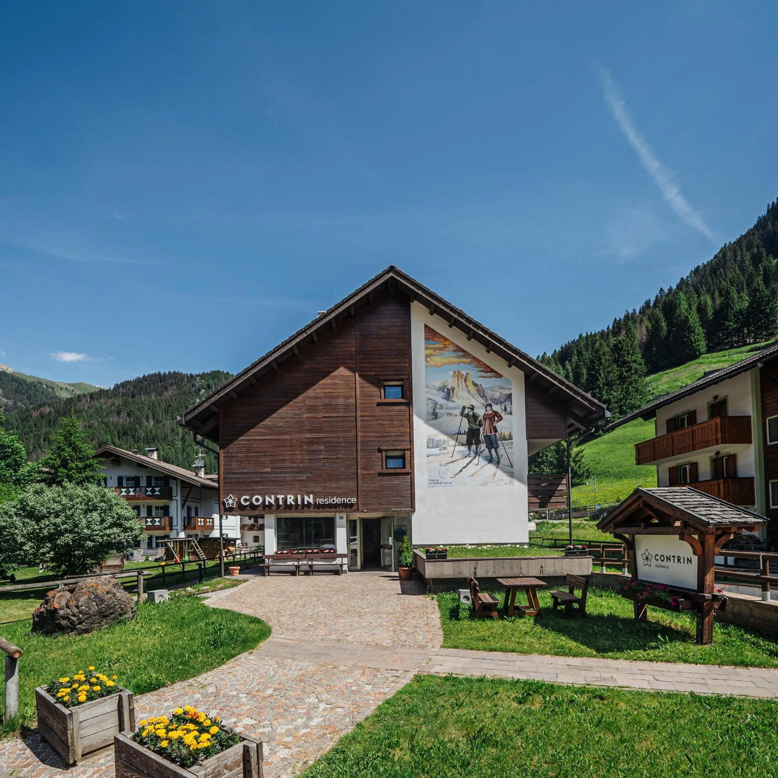 Property building in Residence Contrin