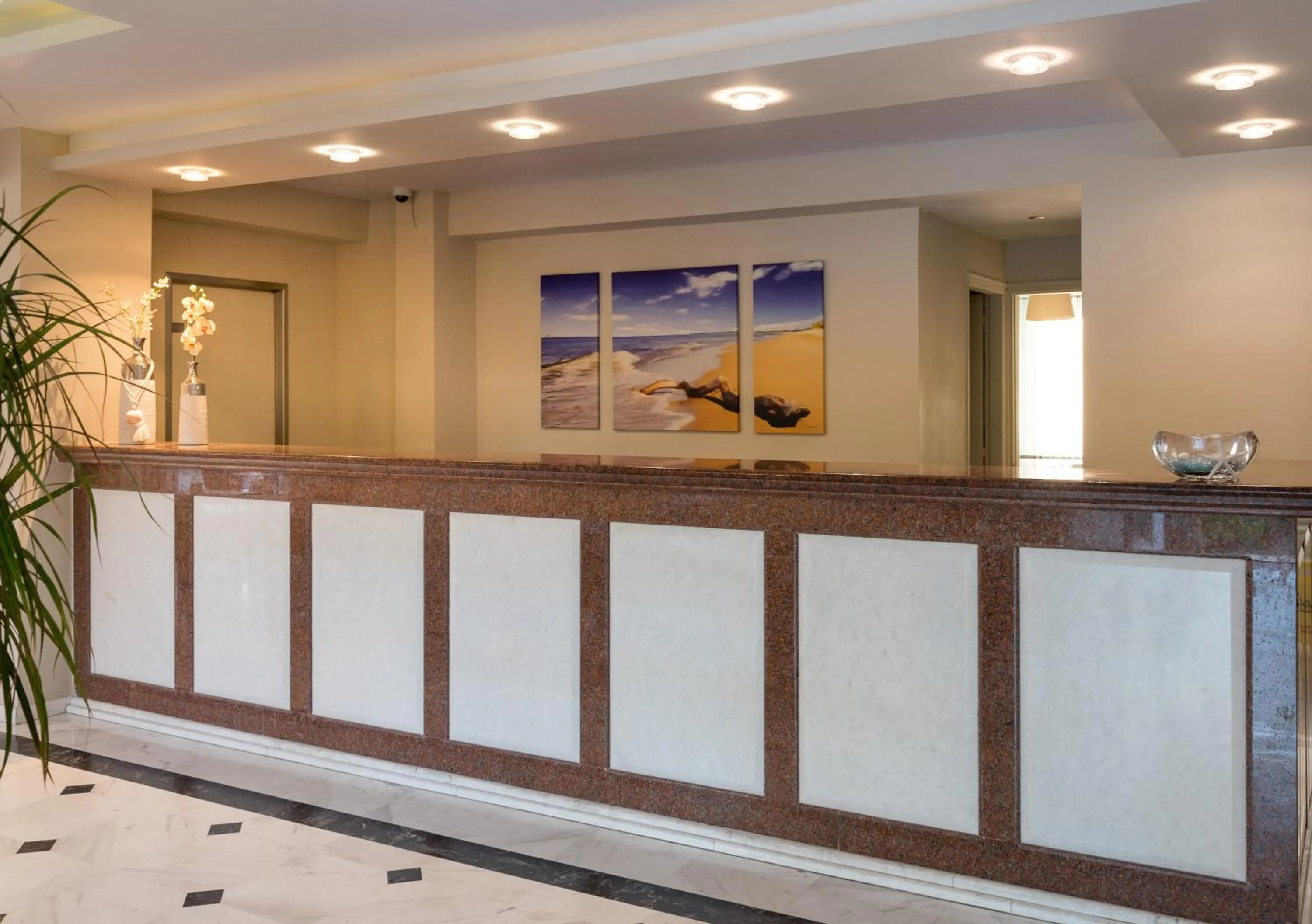 Lobby or reception in Windmill Hotel