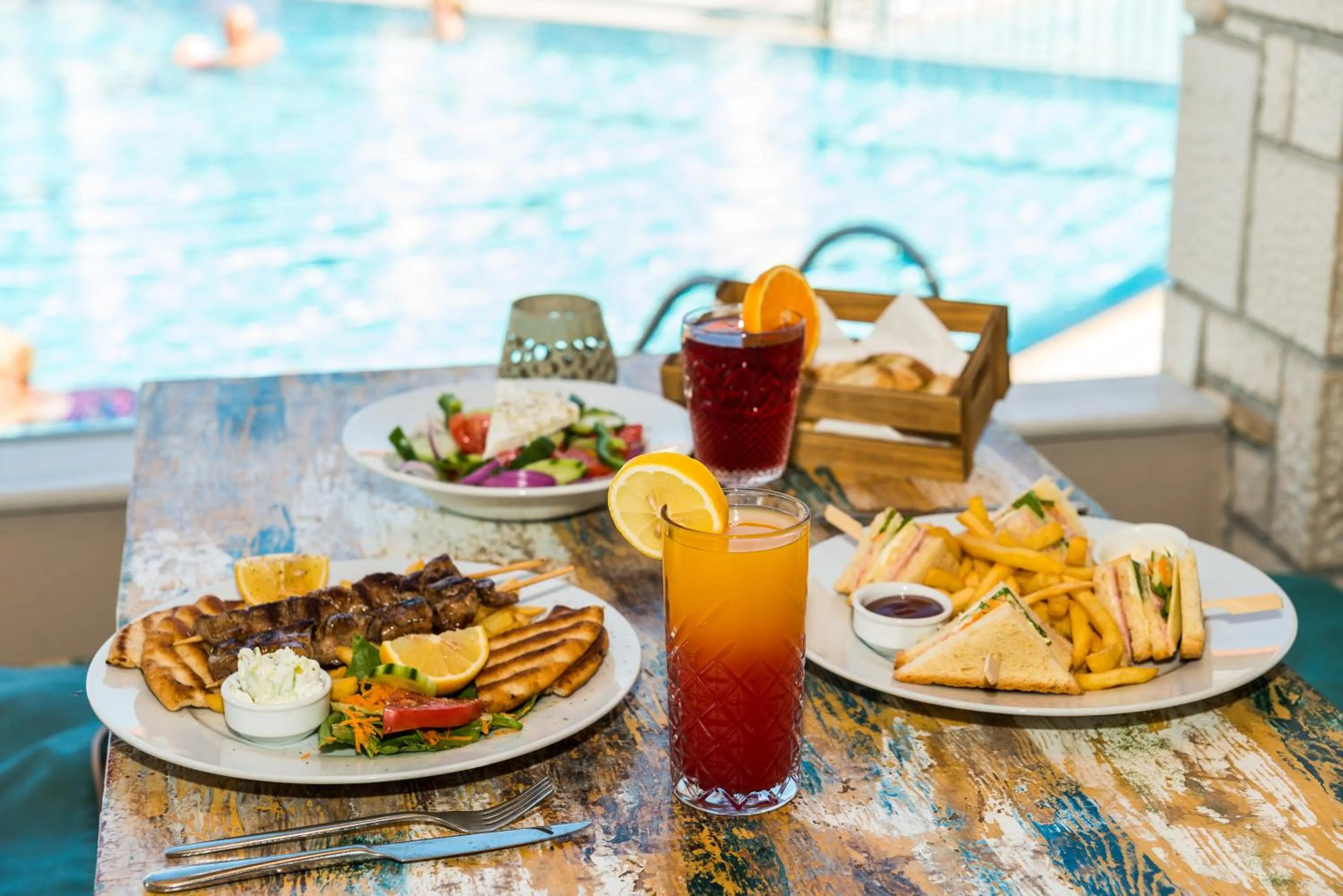 Food and drinks in Windmill Hotel