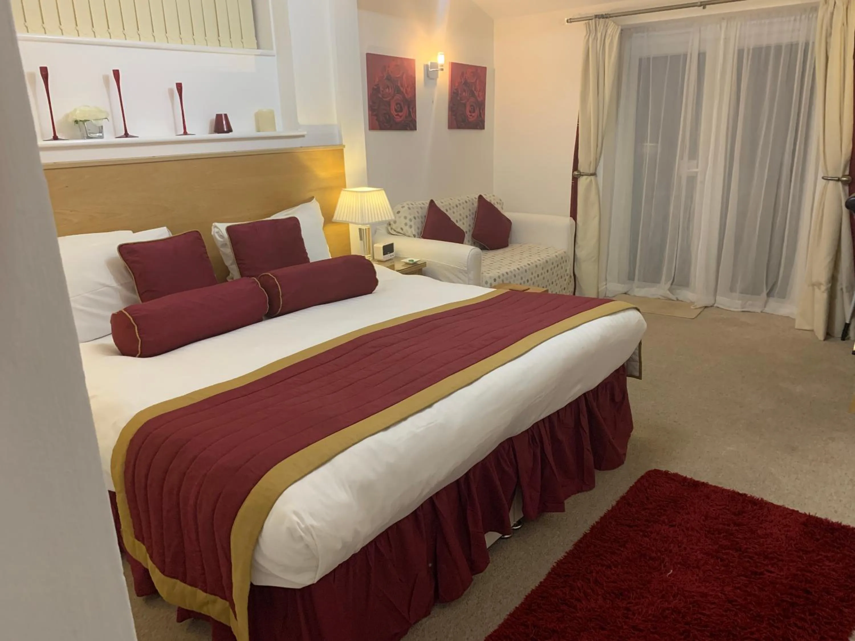 Bedroom, Bed in Avonpark House