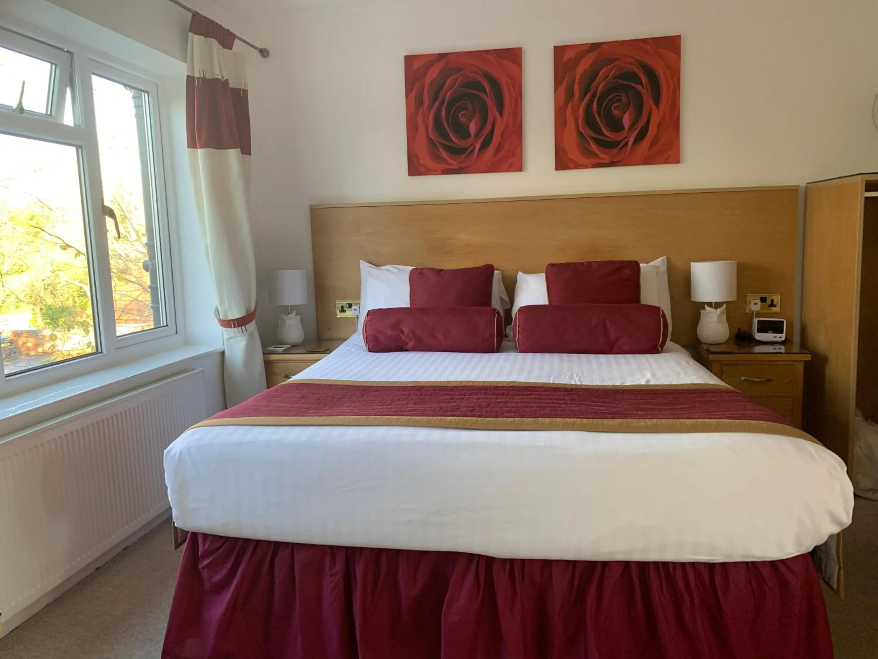 Bedroom, Bed in Avonpark House