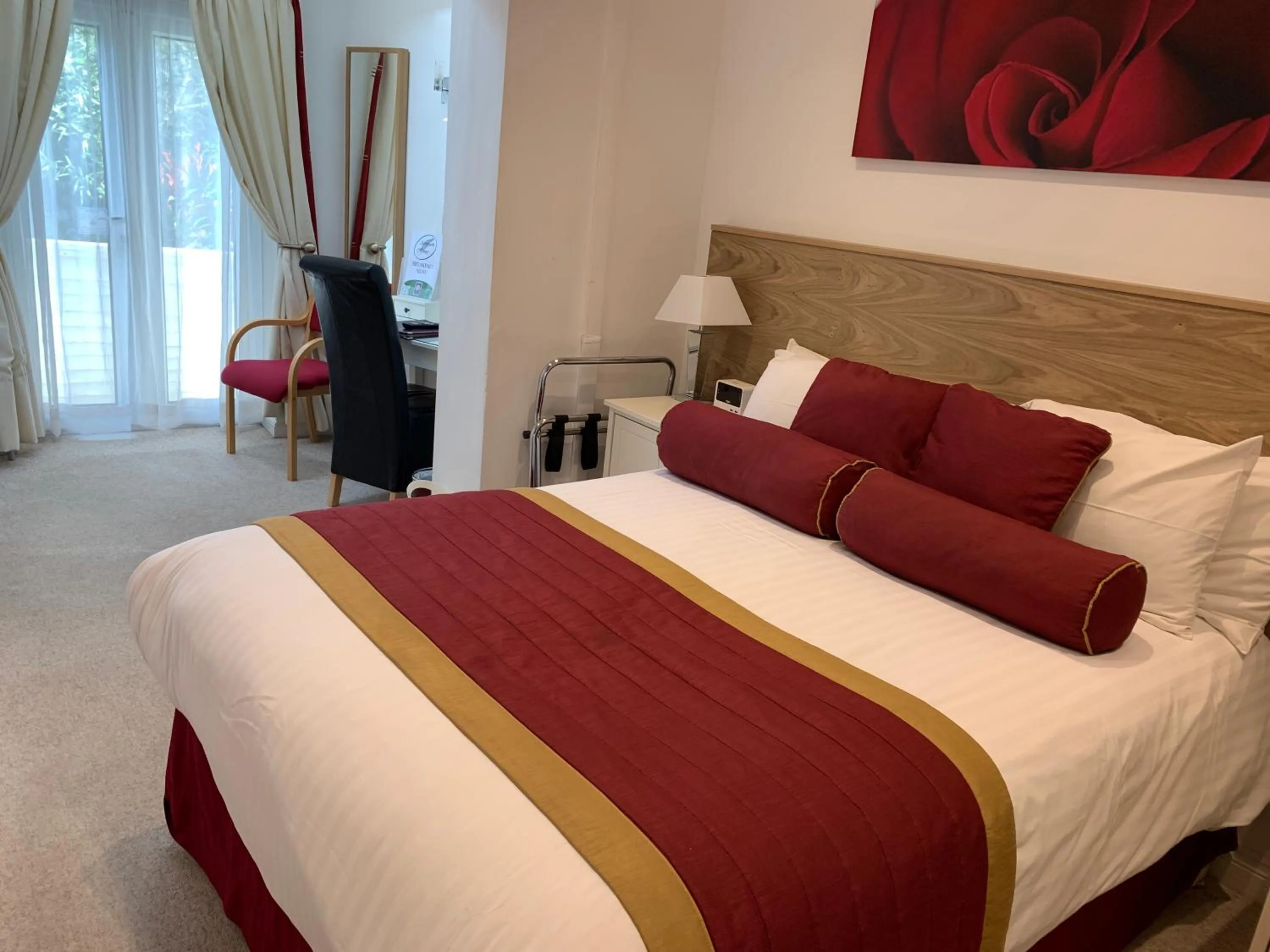 Bedroom, Bed in Avonpark House