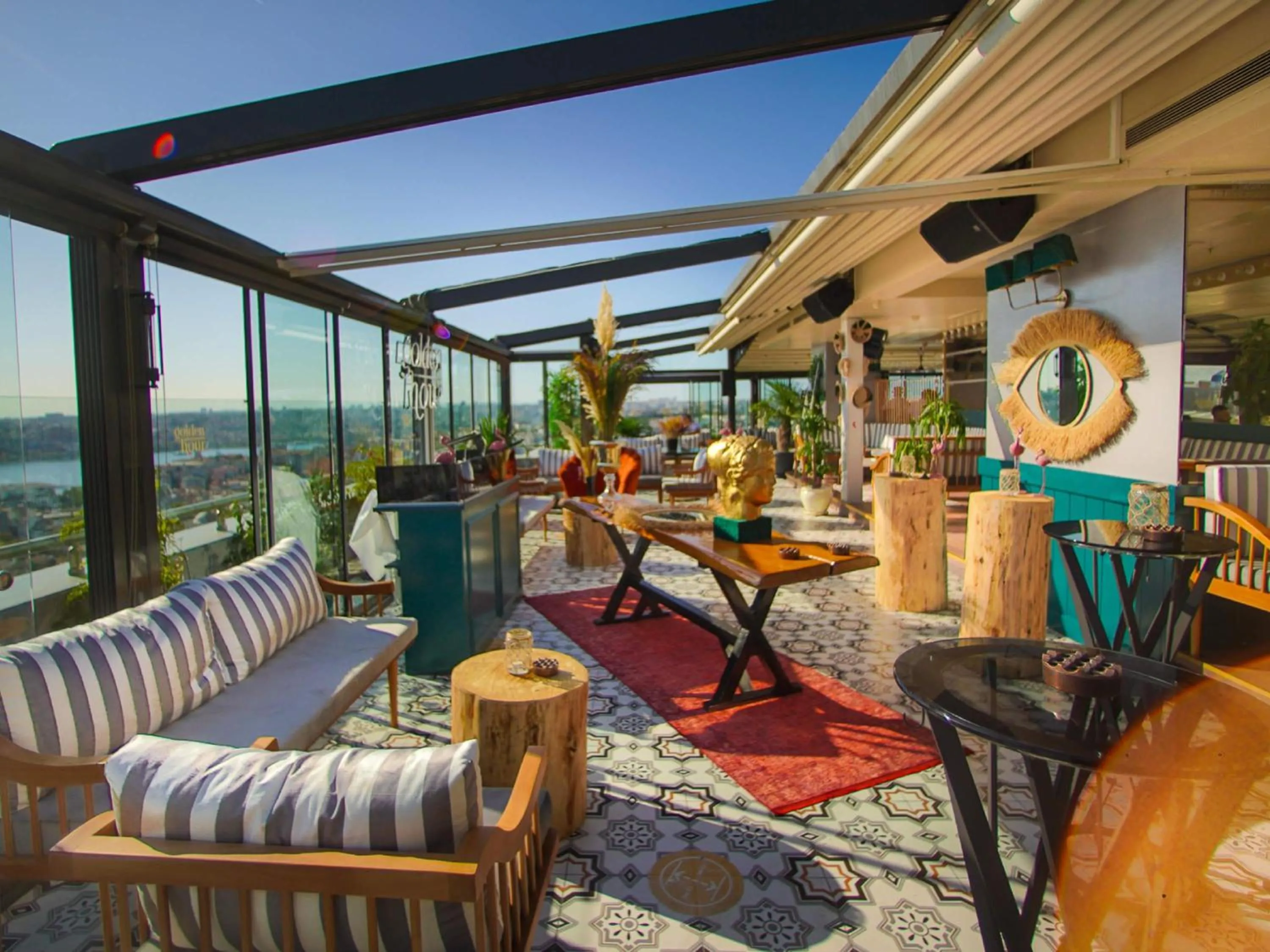 Lounge or bar in Rixos Pera Istanbul